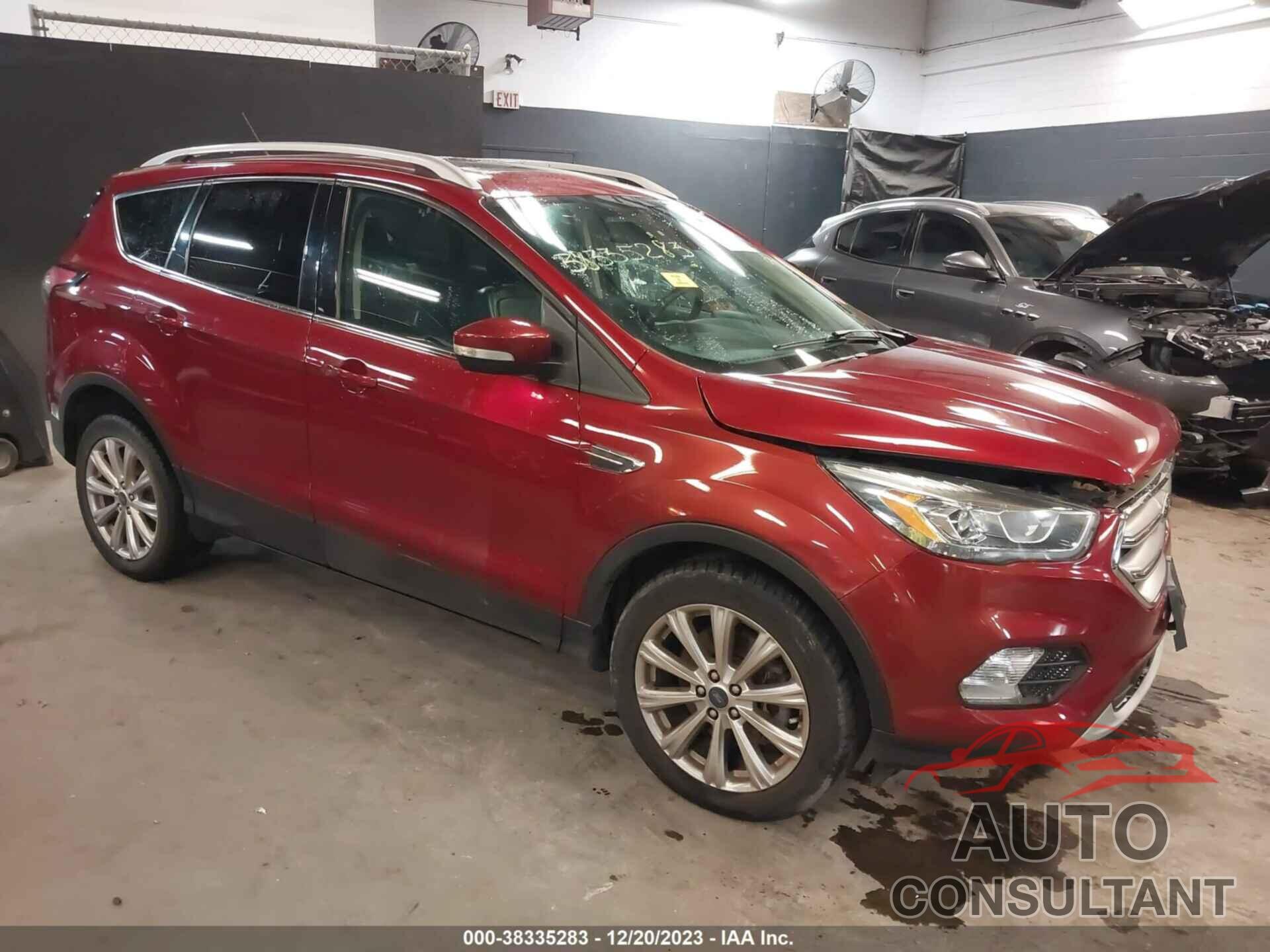 FORD ESCAPE 2017 - 1FMCU9J95HUD22555