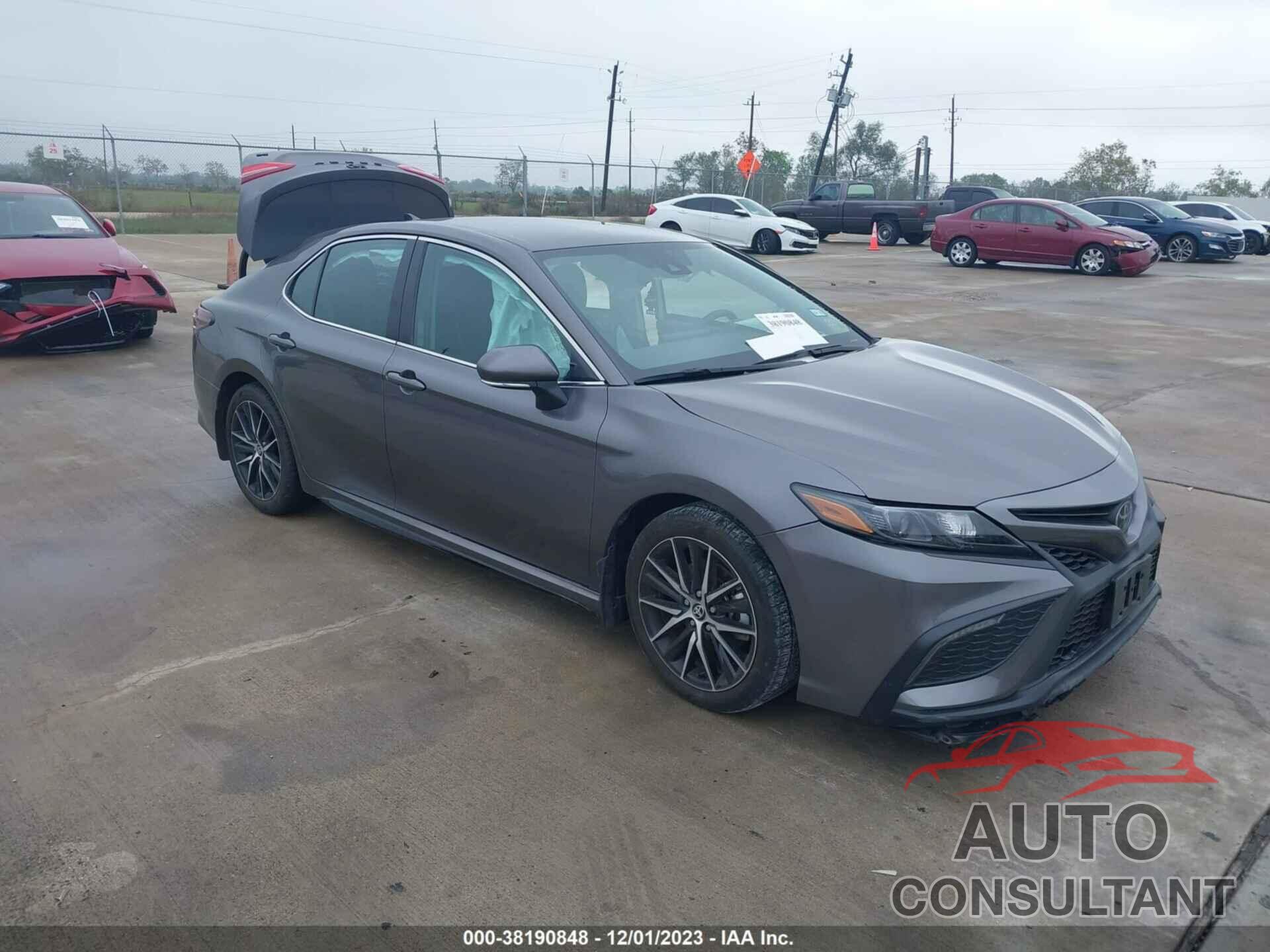 TOYOTA CAMRY 2023 - 4T1G11AK7PU831138