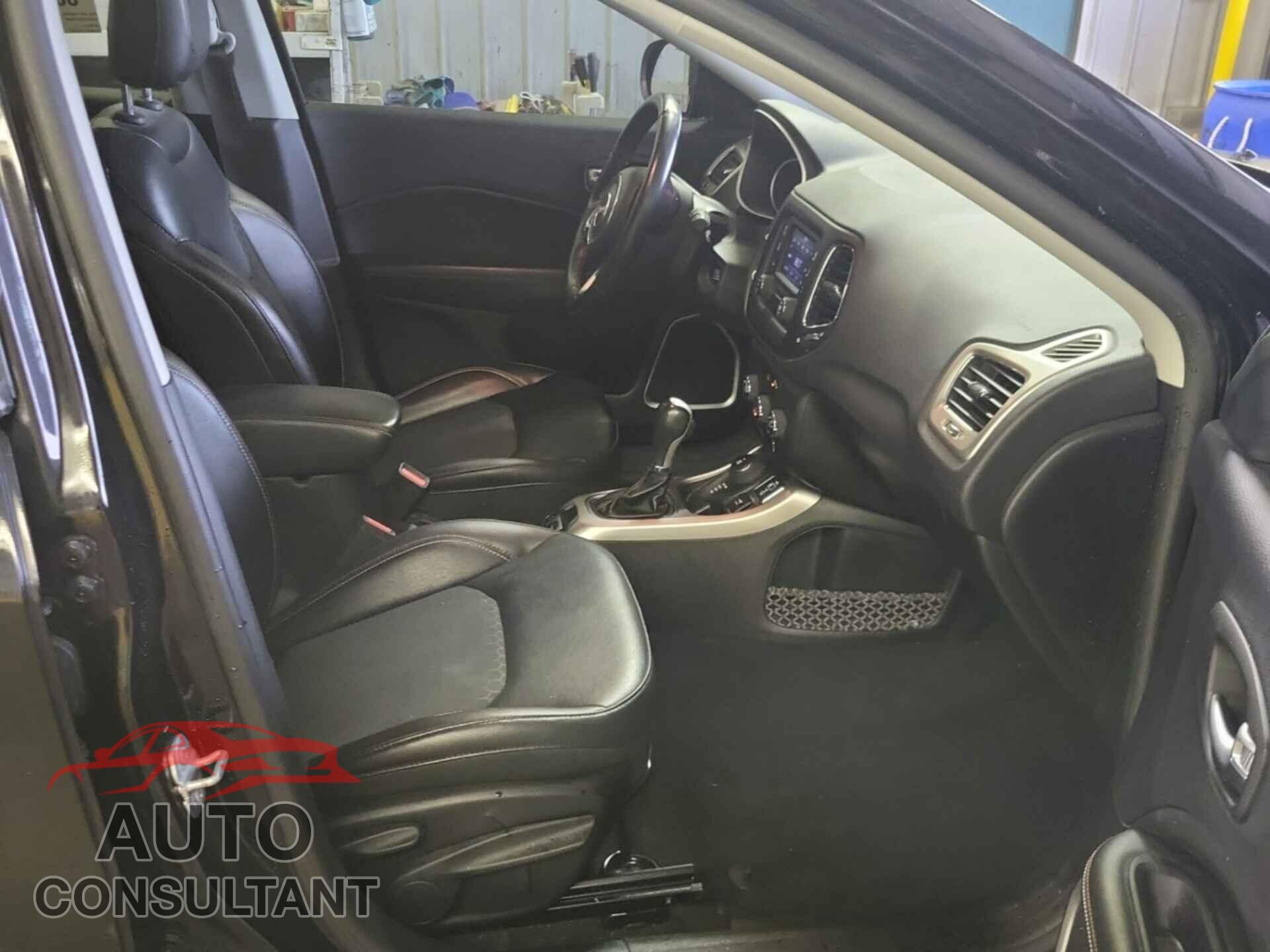 JEEP COMPASS 2018 - 3C4NJDBB5JT330827