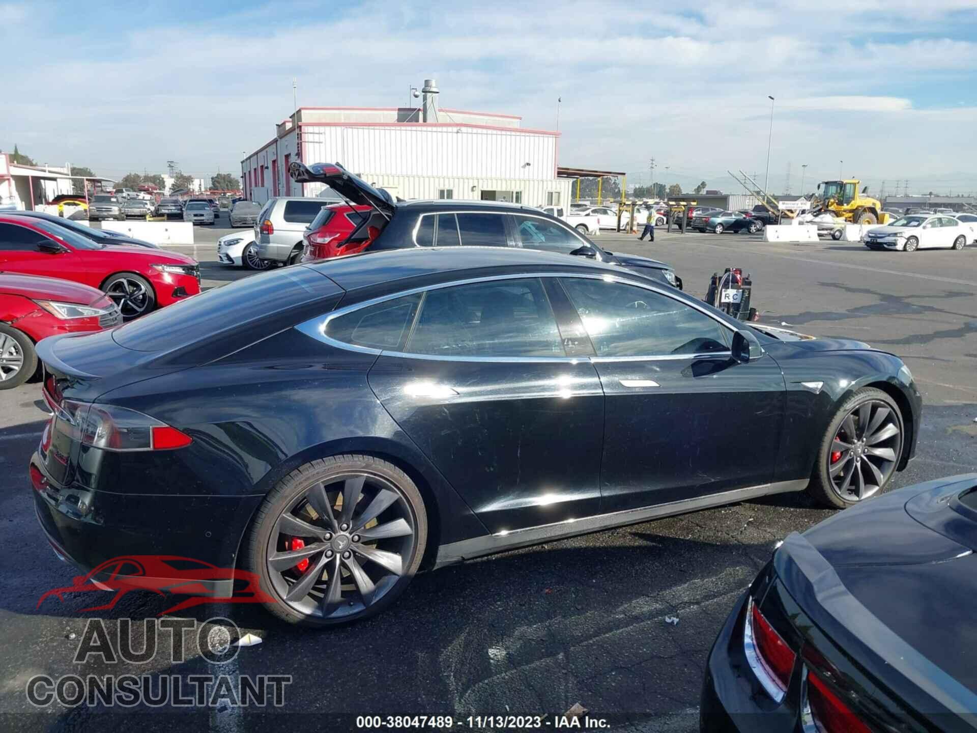 TESLA MODEL S 2015 - 5YJSA1E48FF113180