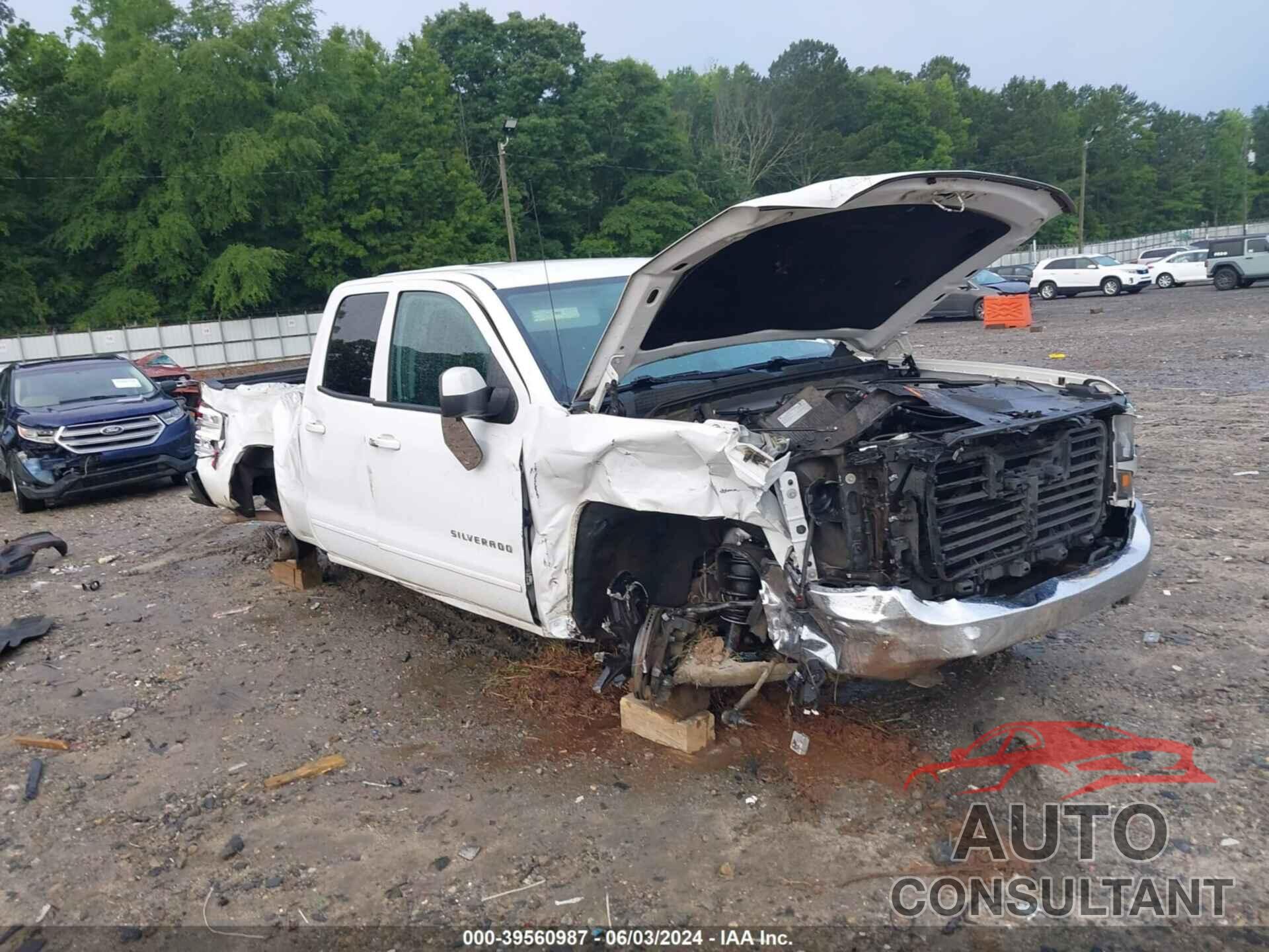 CHEVROLET SILVERADO 1500 2018 - 1GCRCREC3JZ136139