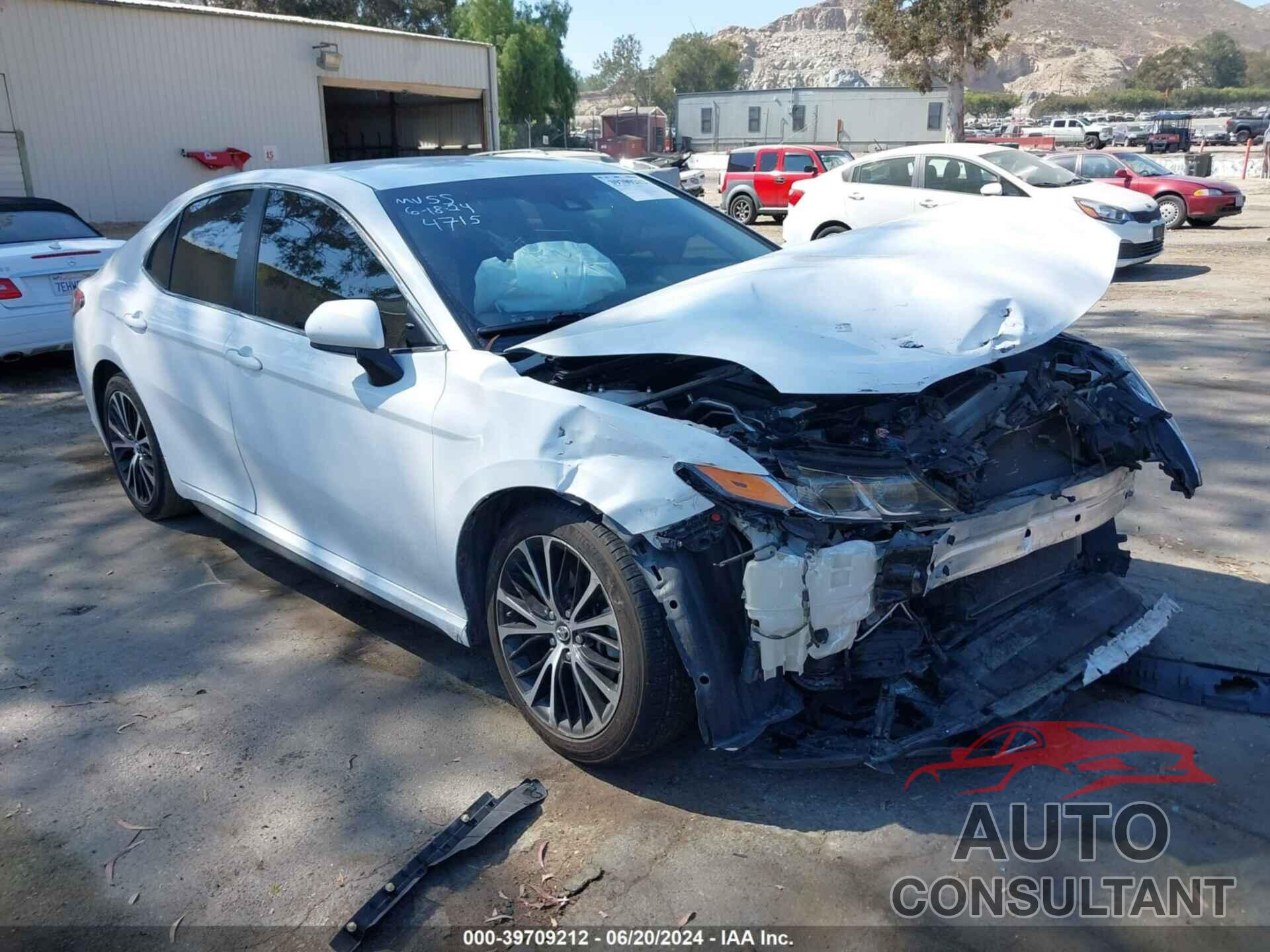 TOYOTA CAMRY 2018 - 4T1B11HK5JU644715