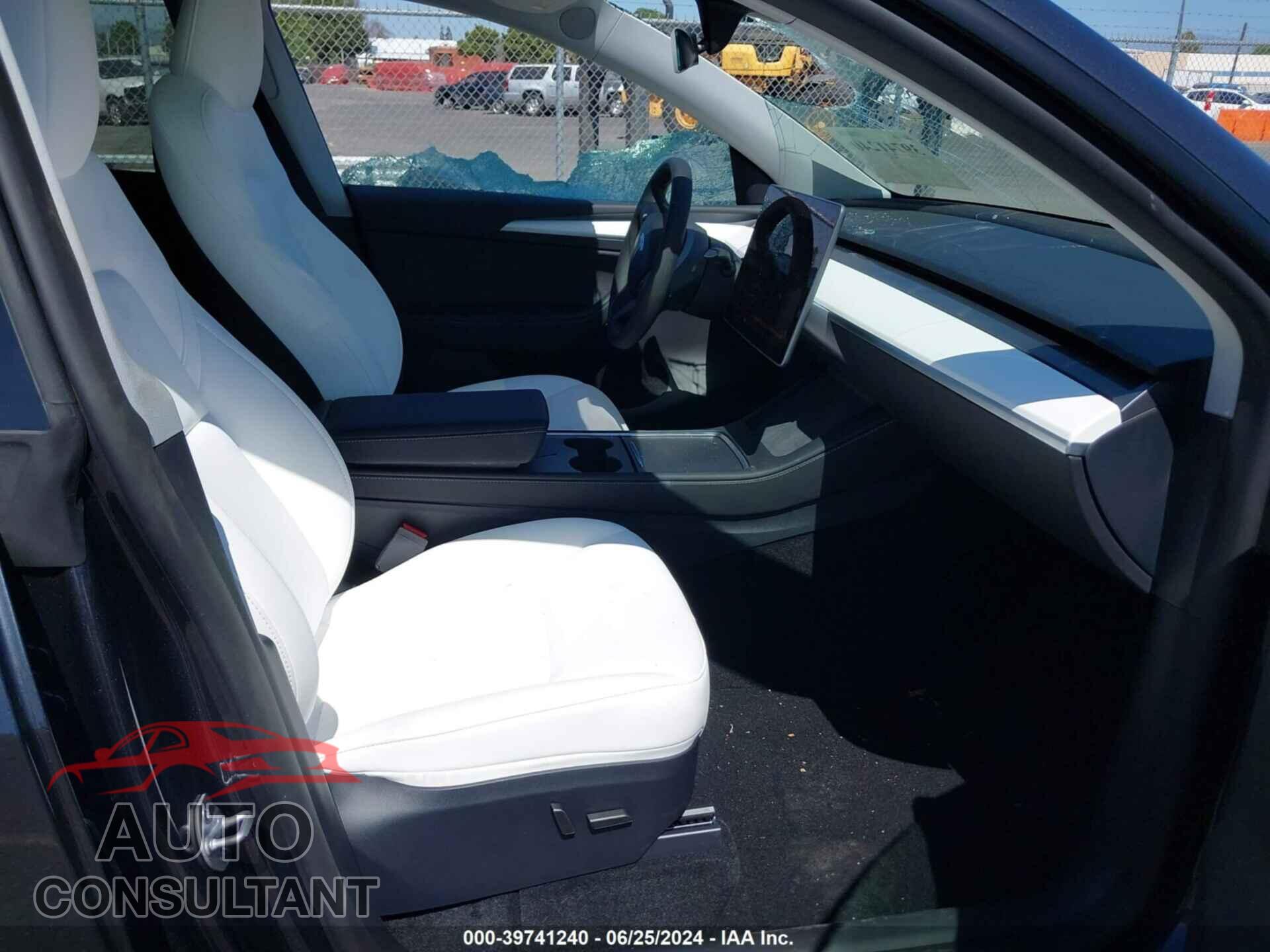 TESLA MODEL Y 2024 - 7SAYGDEF8RF049936