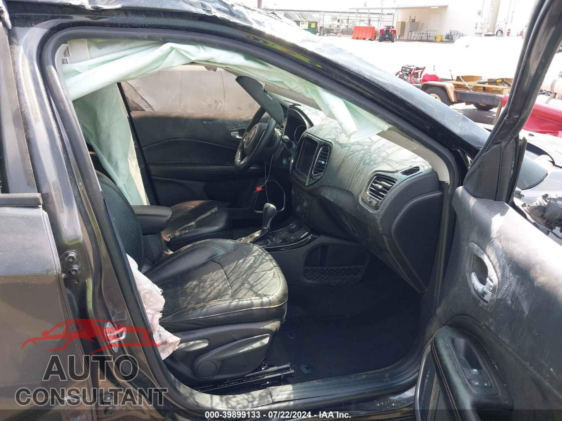 JEEP COMPASS 2018 - 3C4NJDCB8JT250016