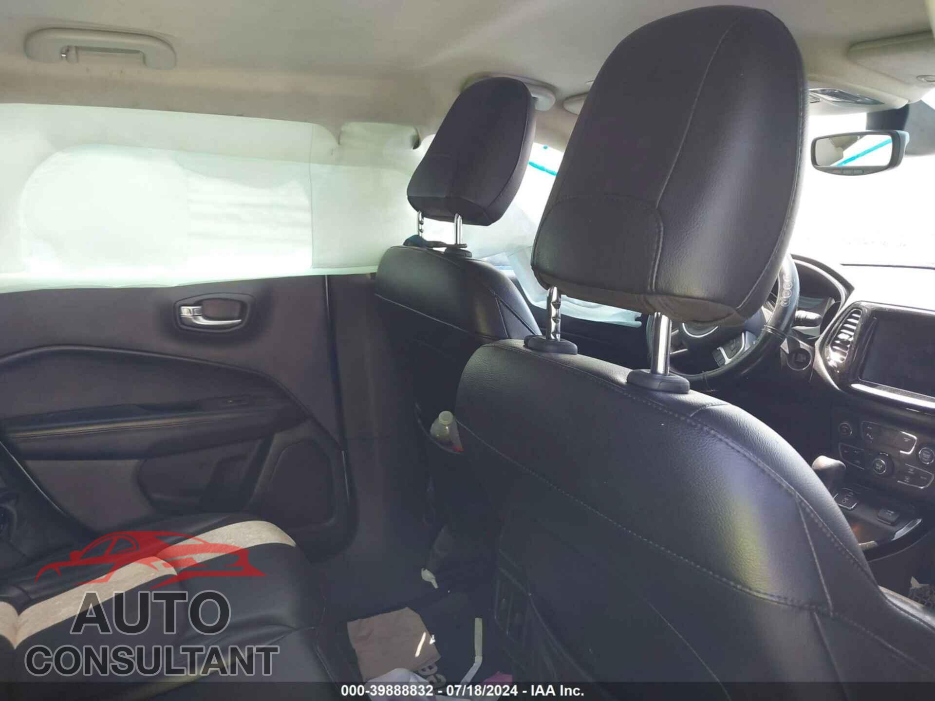 JEEP COMPASS 2018 - 3C4NJCBB3JT300381