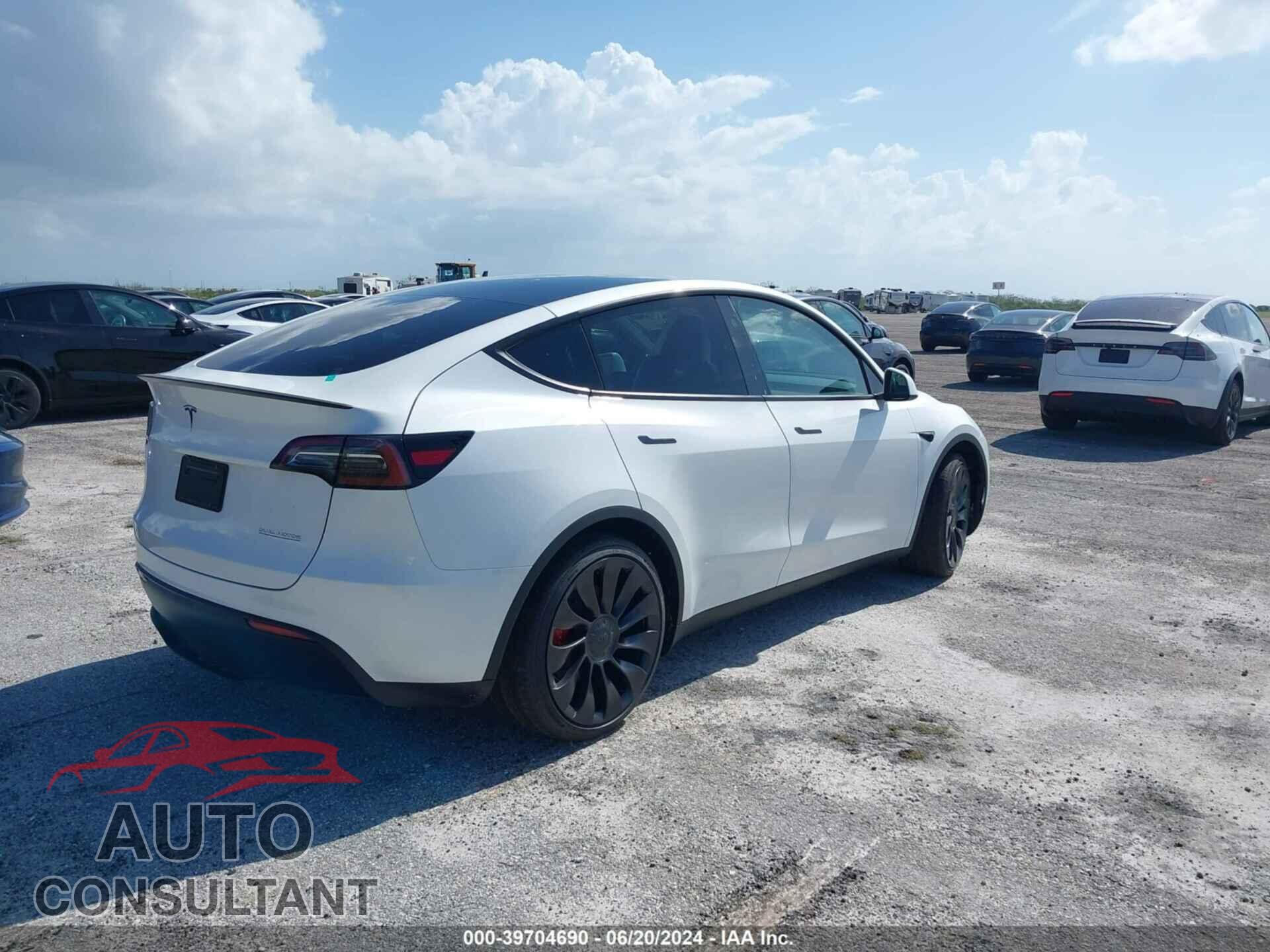TESLA MODEL Y 2024 - 7SAYGDEF2RF064903