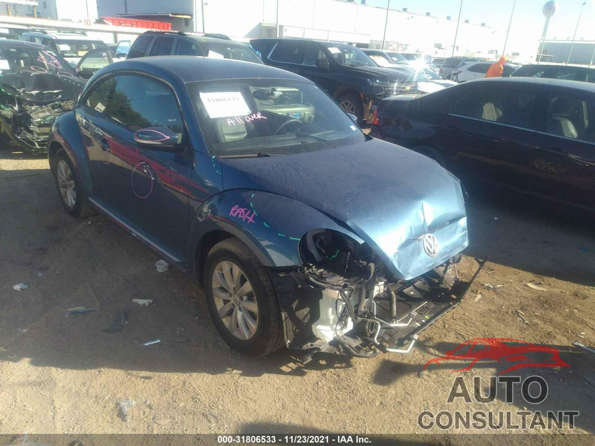 VOLKSWAGEN BEETLE 2019 - 3VWFD7ATXKM719382