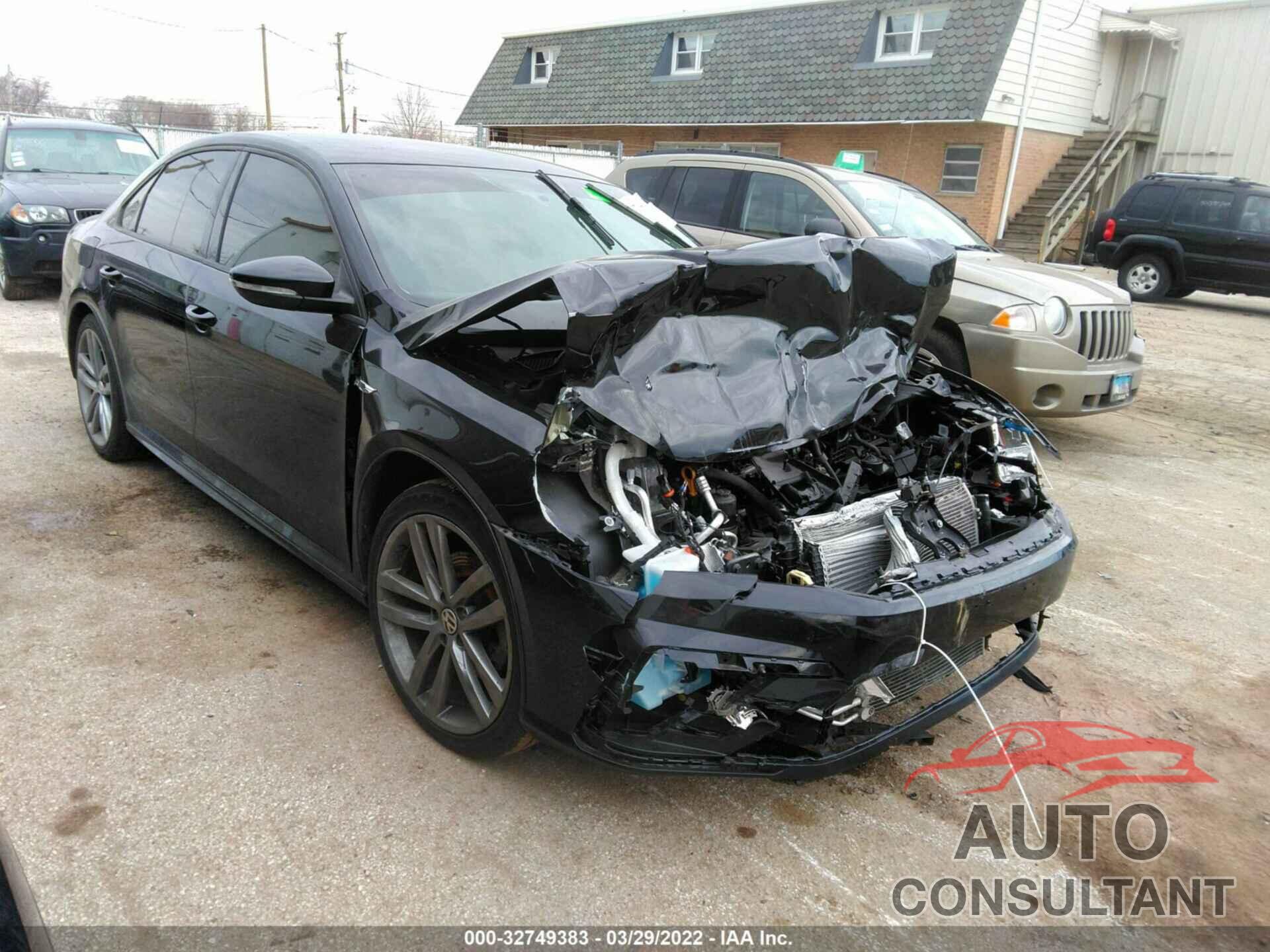 VOLKSWAGEN PASSAT 2018 - 1VWAA7A38JC016320