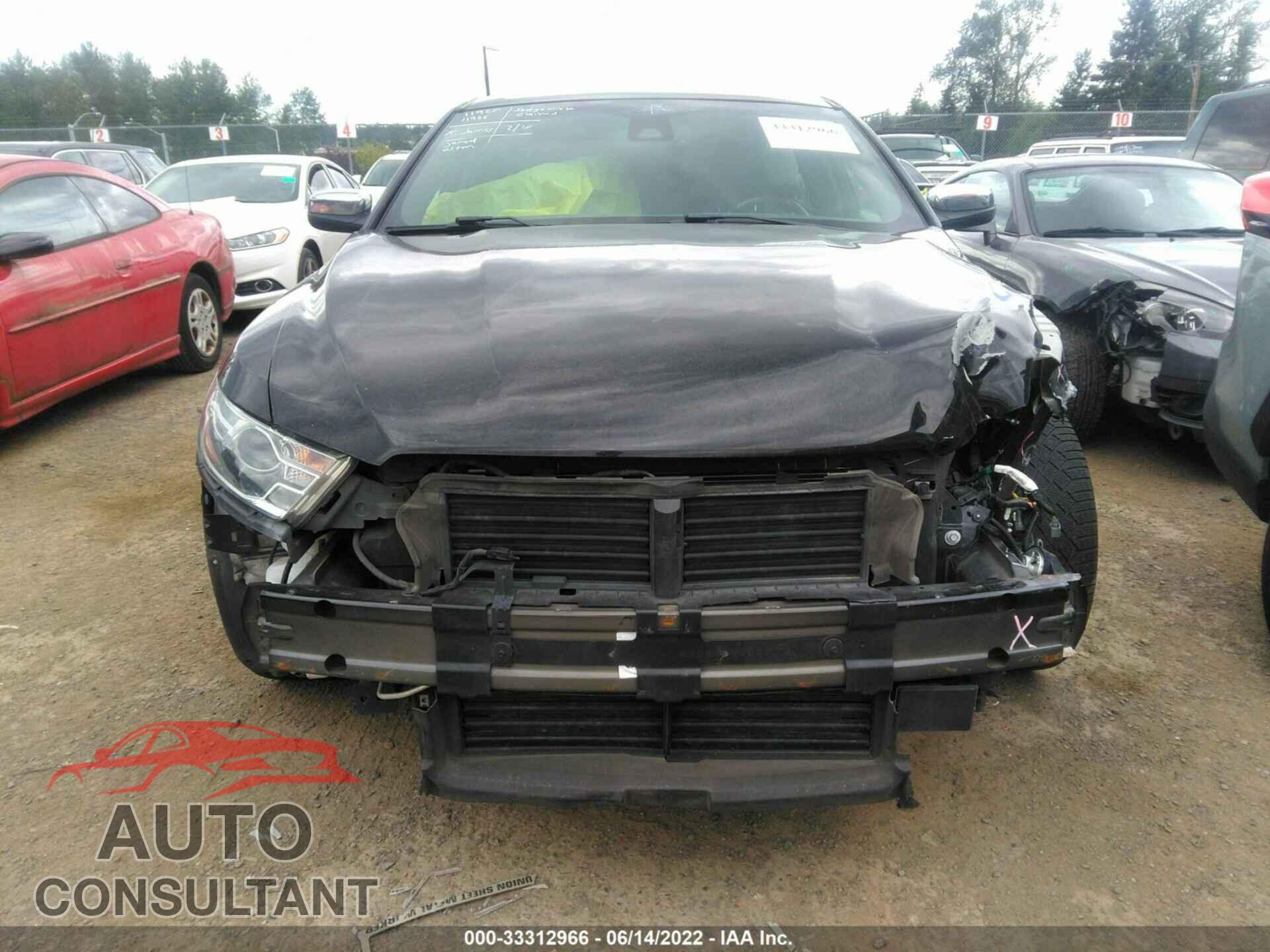 FORD TAURUS 2018 - 1FAHP2F82JG112840
