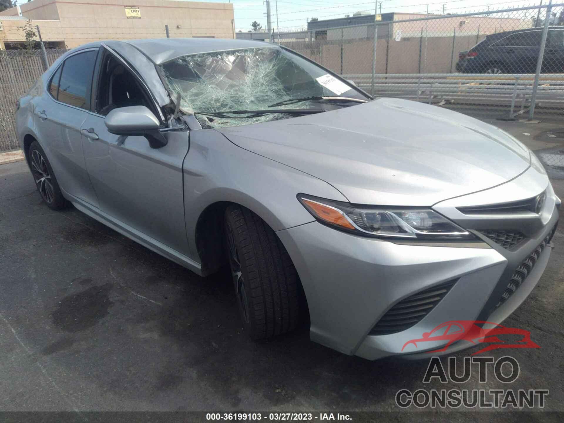 TOYOTA CAMRY 2018 - 4T1B11HK5JU120433