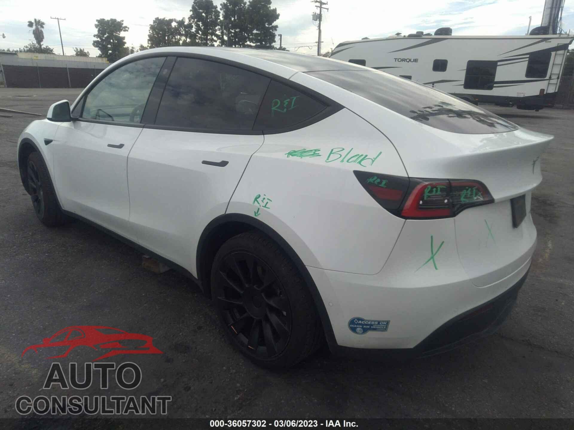 TESLA MODEL Y 2021 - 5YJYGDEEXMF125458