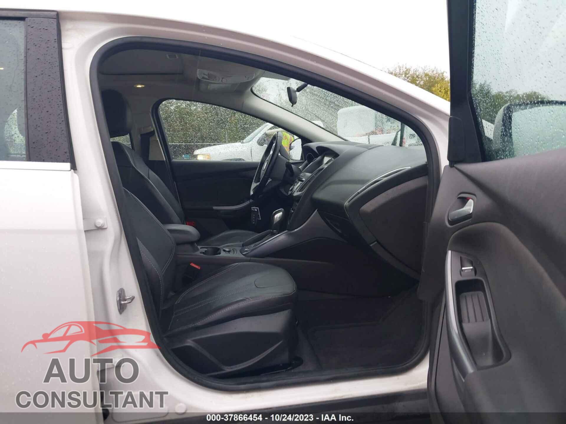 FORD FOCUS 2014 - 1FADP3N25EL254128