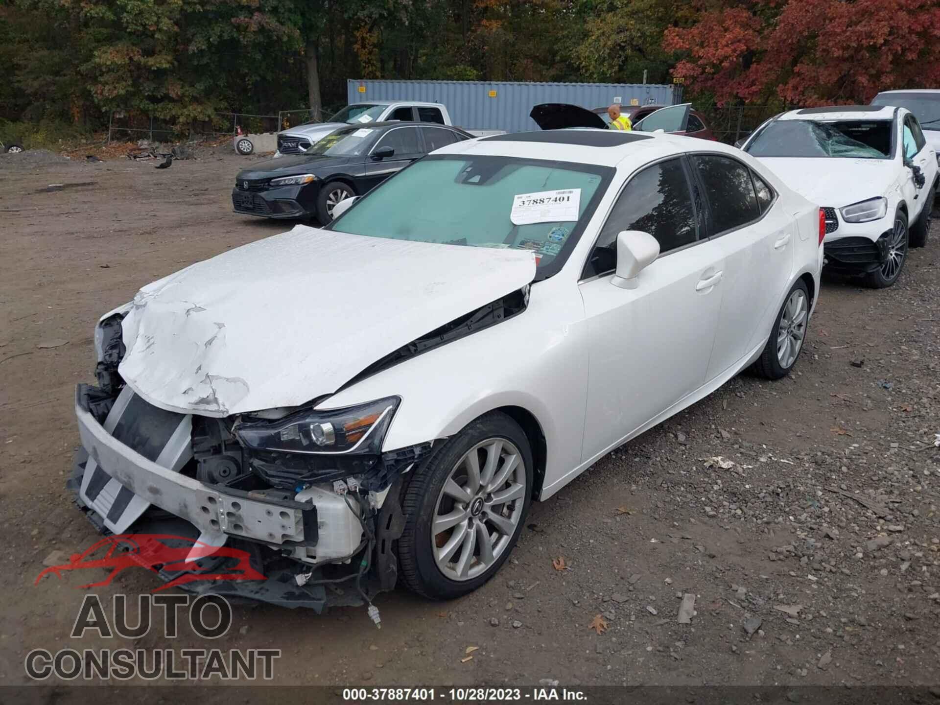 LEXUS IS 2018 - JTHC81D2XJ5028141