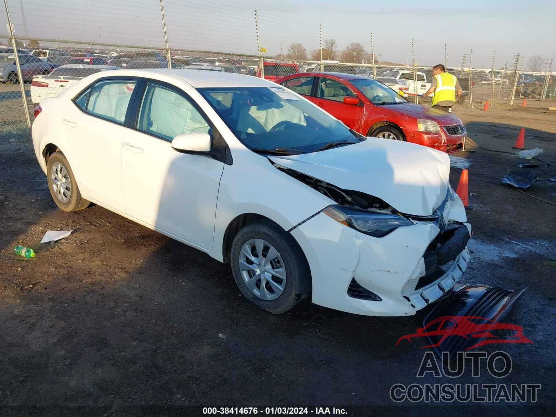 TOYOTA COROLLA 2018 - 5YFBURHE9JP757875