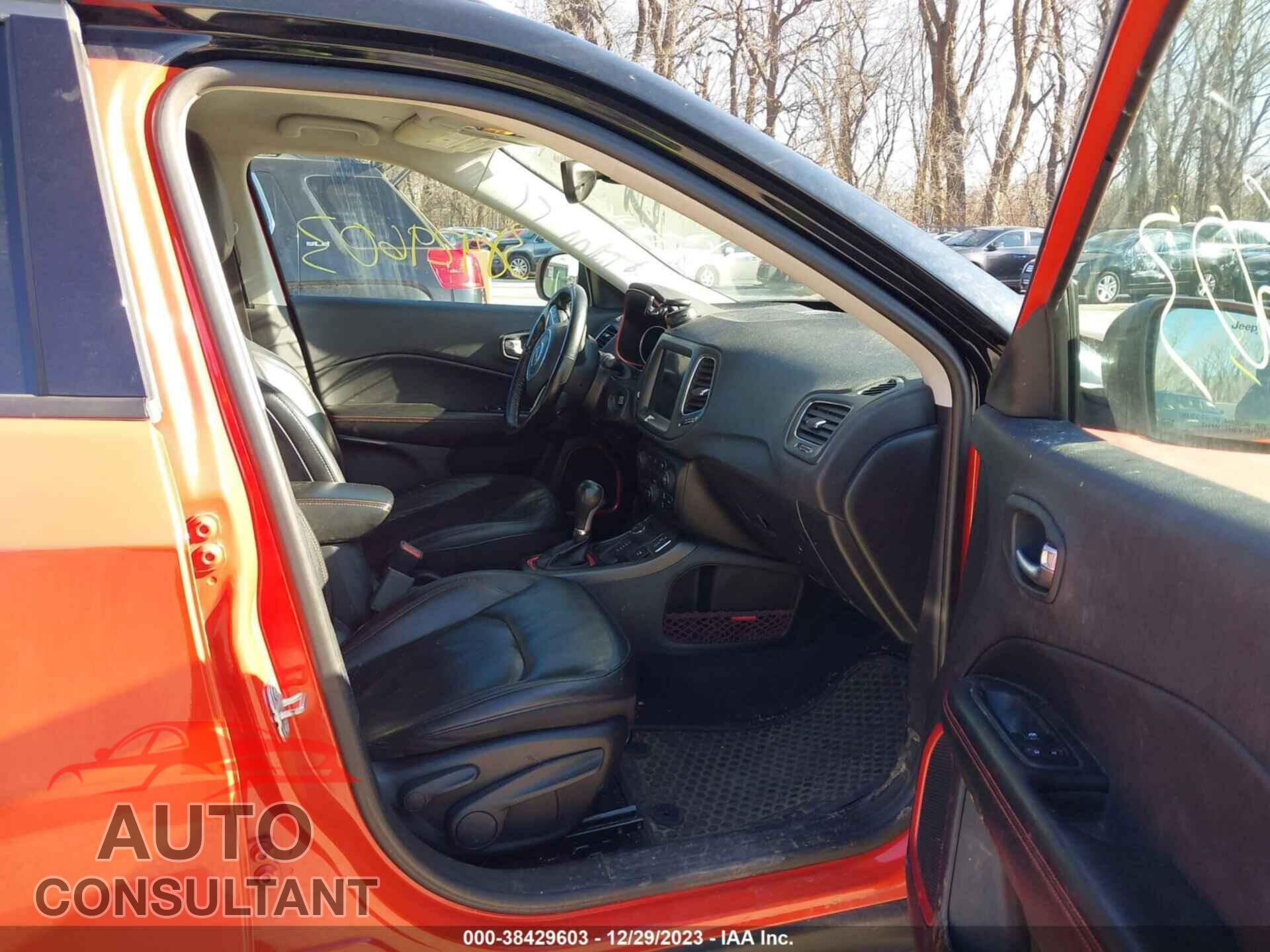 JEEP COMPASS 2018 - 3C4NJDDB6JT210628