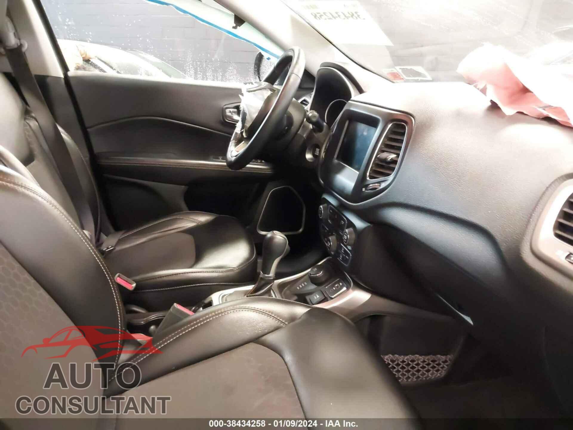 JEEP COMPASS 2019 - 3C4NJDBB6KT599324