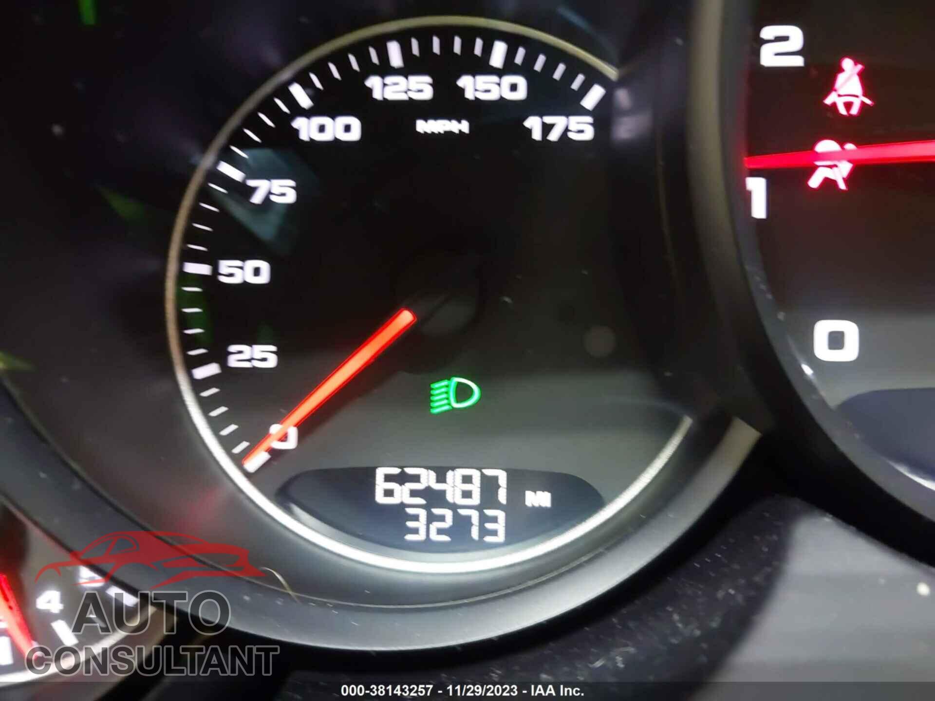 PORSCHE CAYENNE 2017 - WP1AA2A24HKA85484