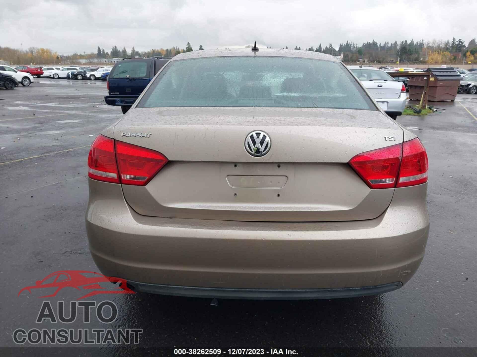 VOLKSWAGEN PASSAT 2015 - 1VWAT7A36FC009111