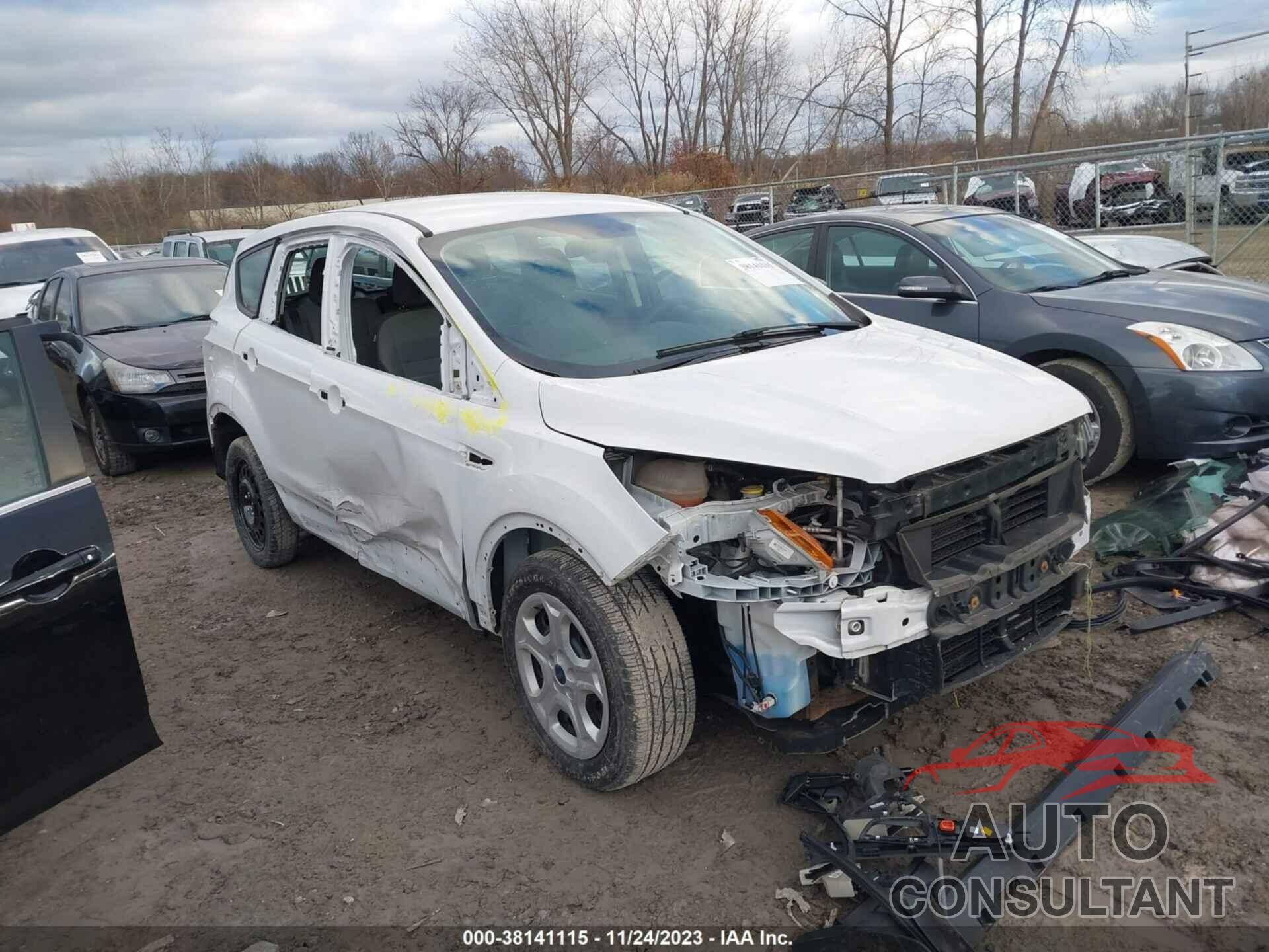 FORD ESCAPE 2017 - 1FMCU0F70HUC21782