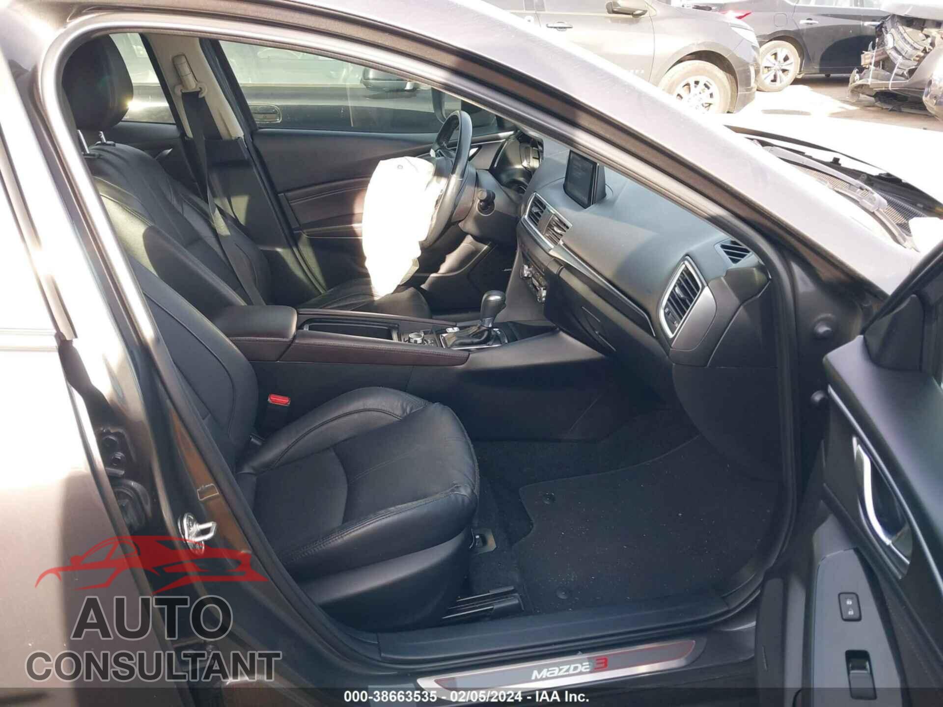 MAZDA MAZDA3 2018 - 3MZBN1M33JM218515