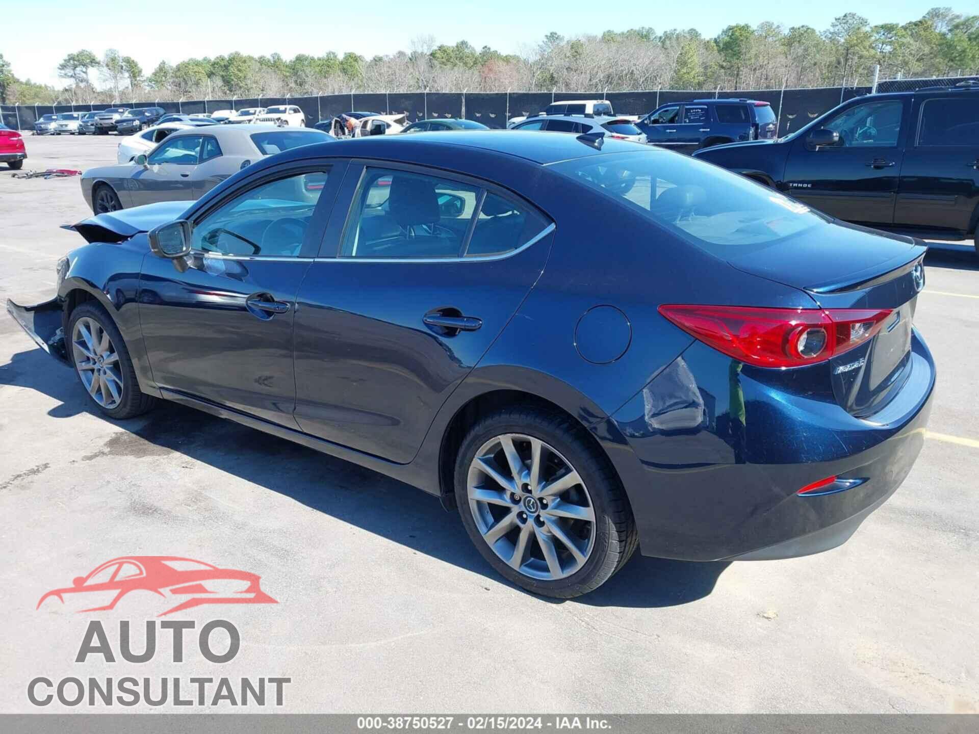 MAZDA 3 2018 - 3MZBN1V38JM168905