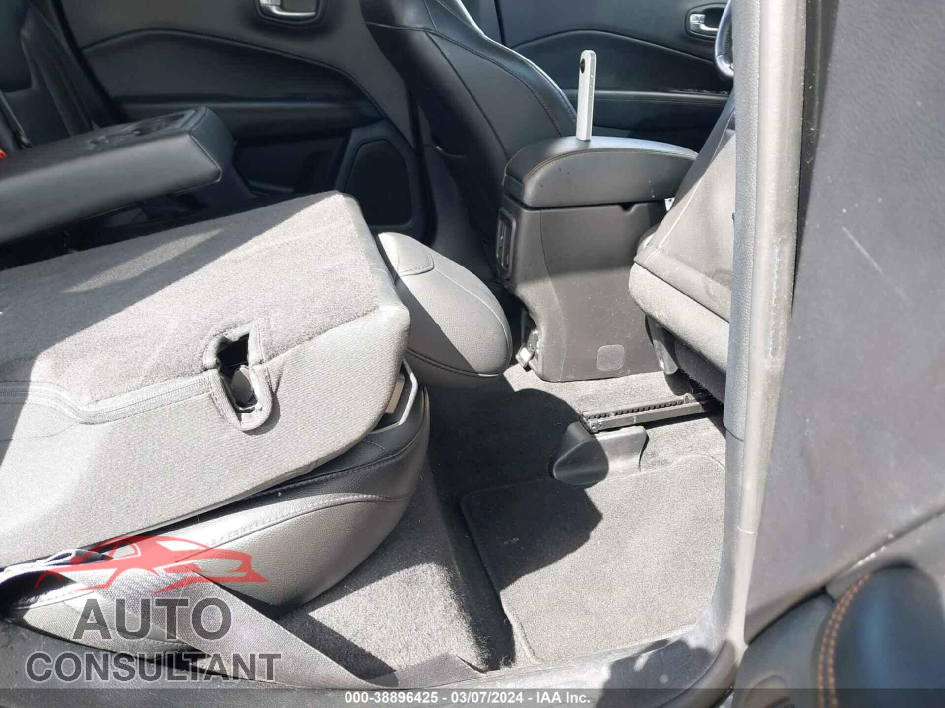 JEEP COMPASS 2018 - 3C4NJDCB1JT341211