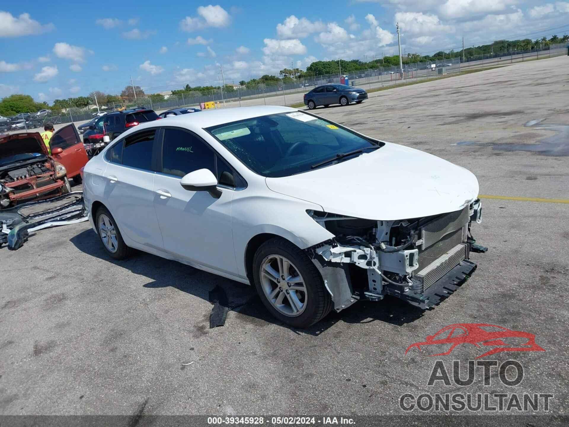 CHEVROLET CRUZE 2018 - 1G1BE5SM8J7152648