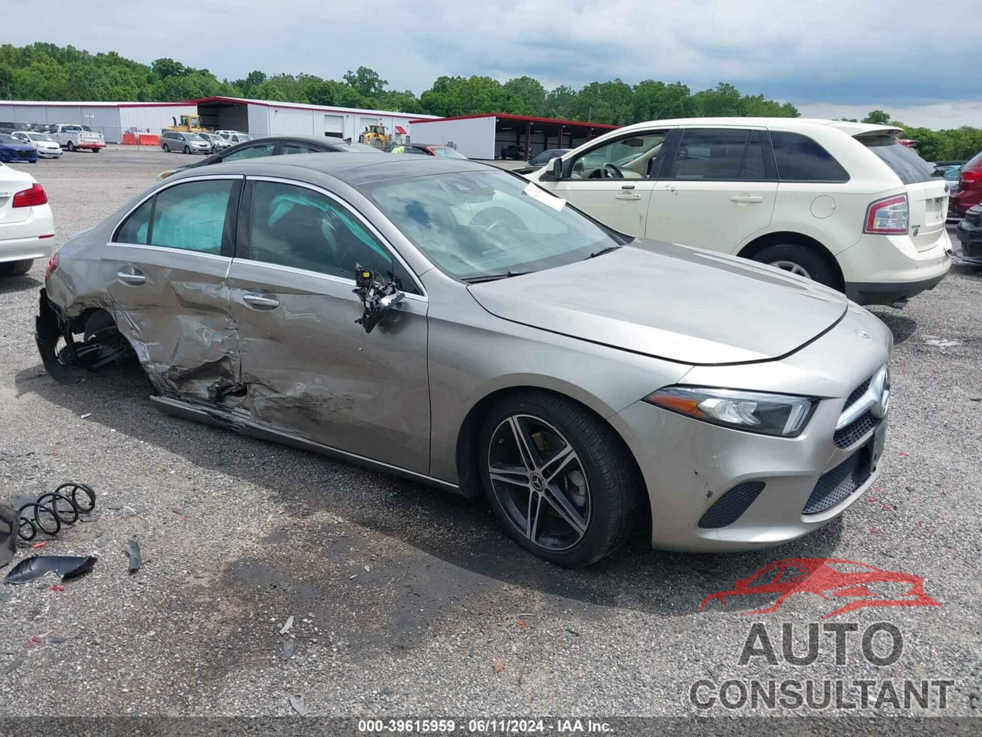 MERCEDES-BENZ A 220 2019 - WDD3G4FB1KW014360