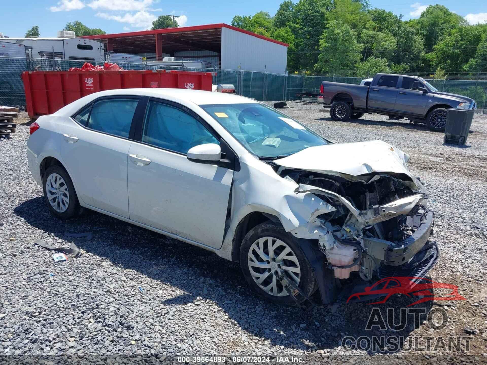 TOYOTA COROLLA 2018 - 5YFBURHE0JP811676