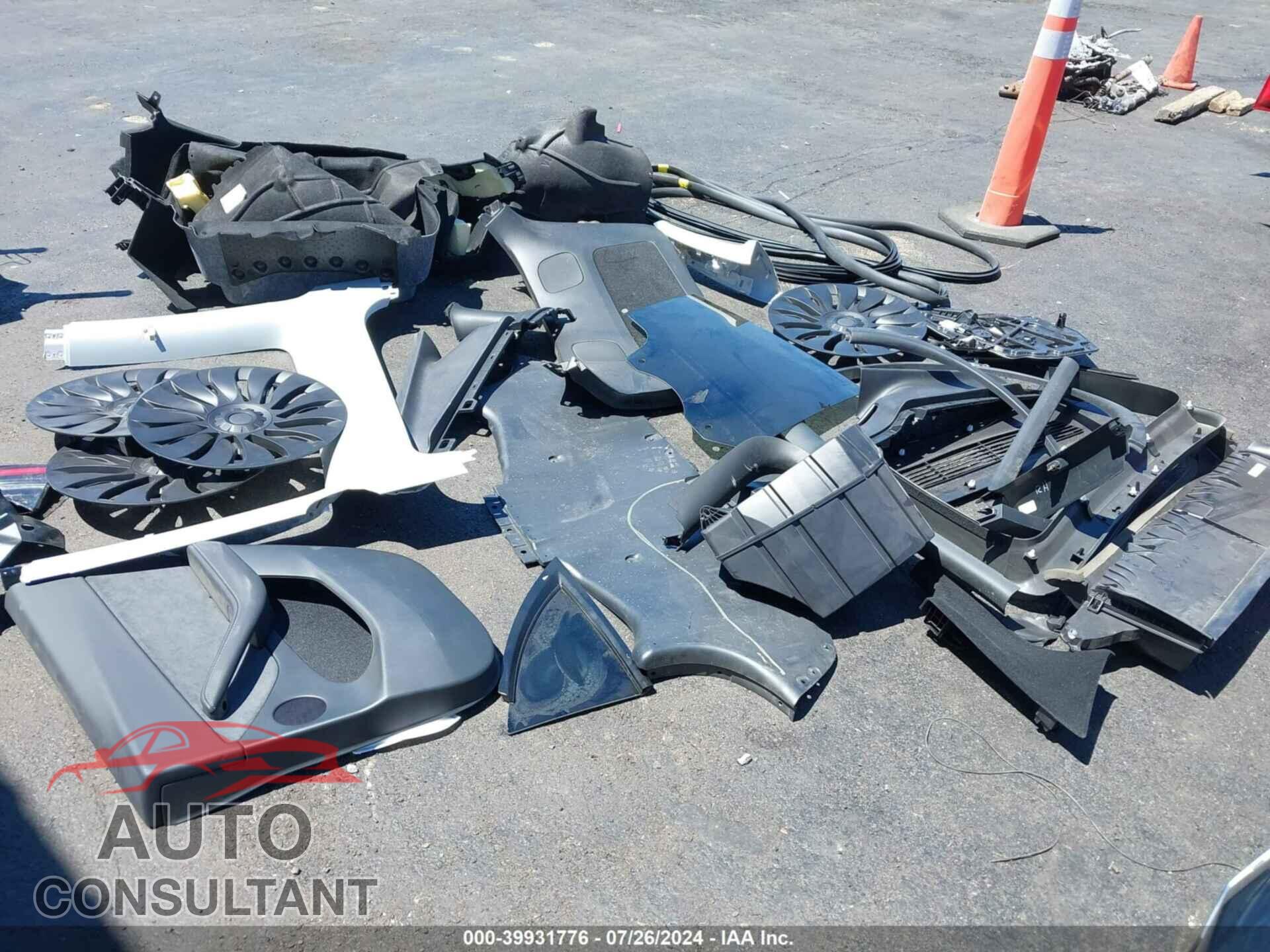 TESLA MODEL Y 2024 - 7SAYGDEE1RF054483