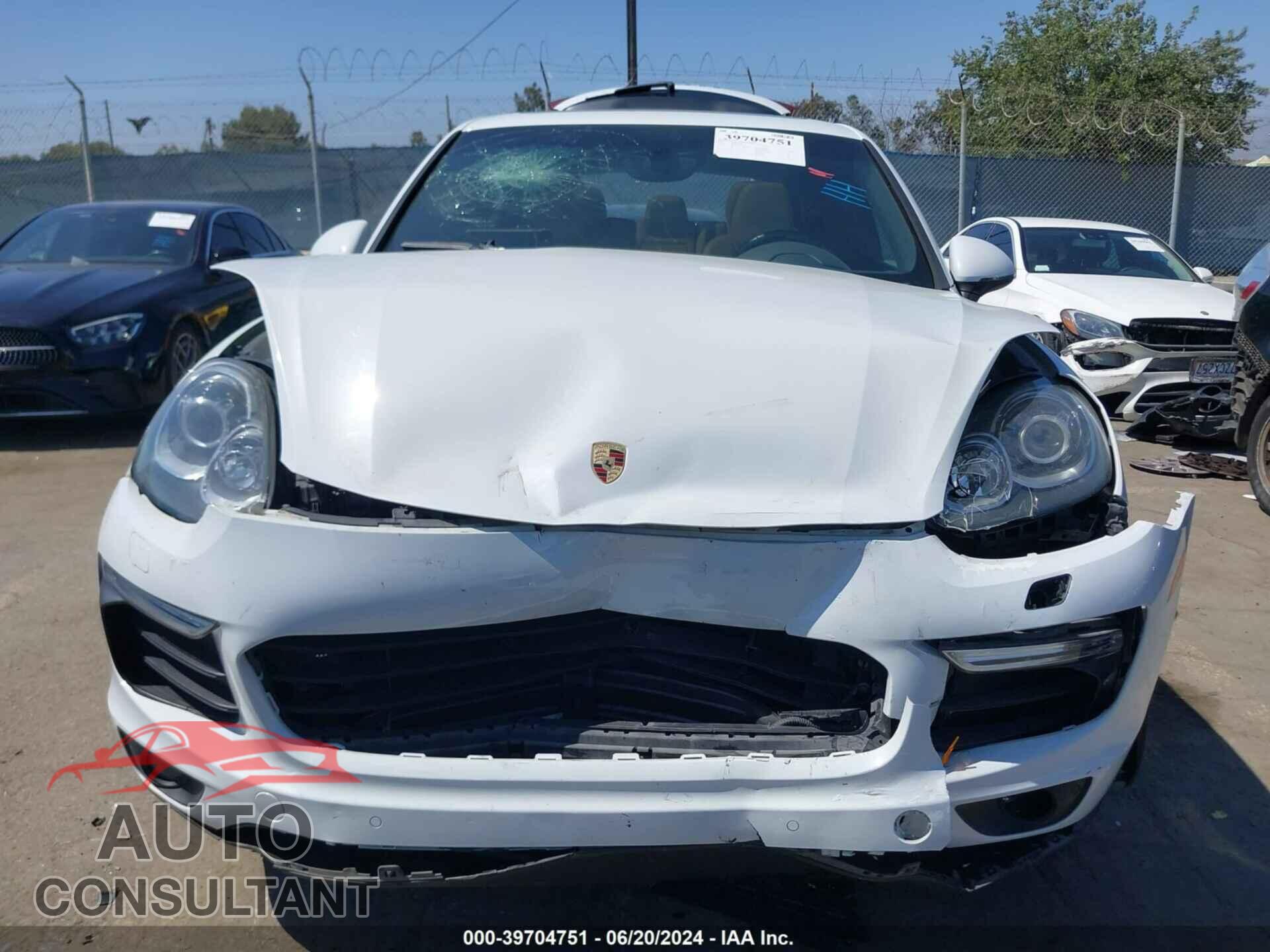 PORSCHE CAYENNE 2018 - WP1AA2A26JKA01963