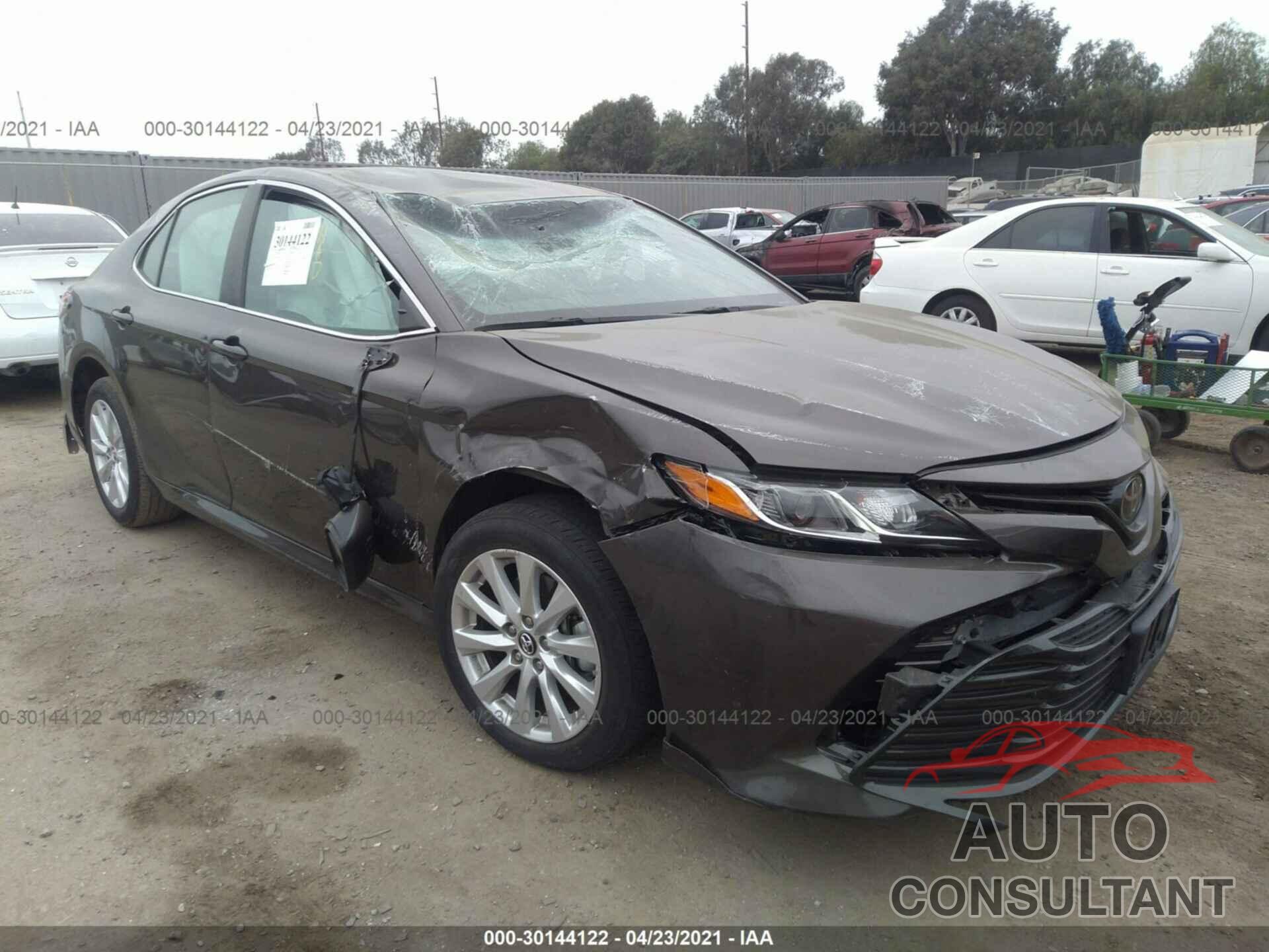 TOYOTA CAMRY 2018 - 4T1B11HK2JU109535