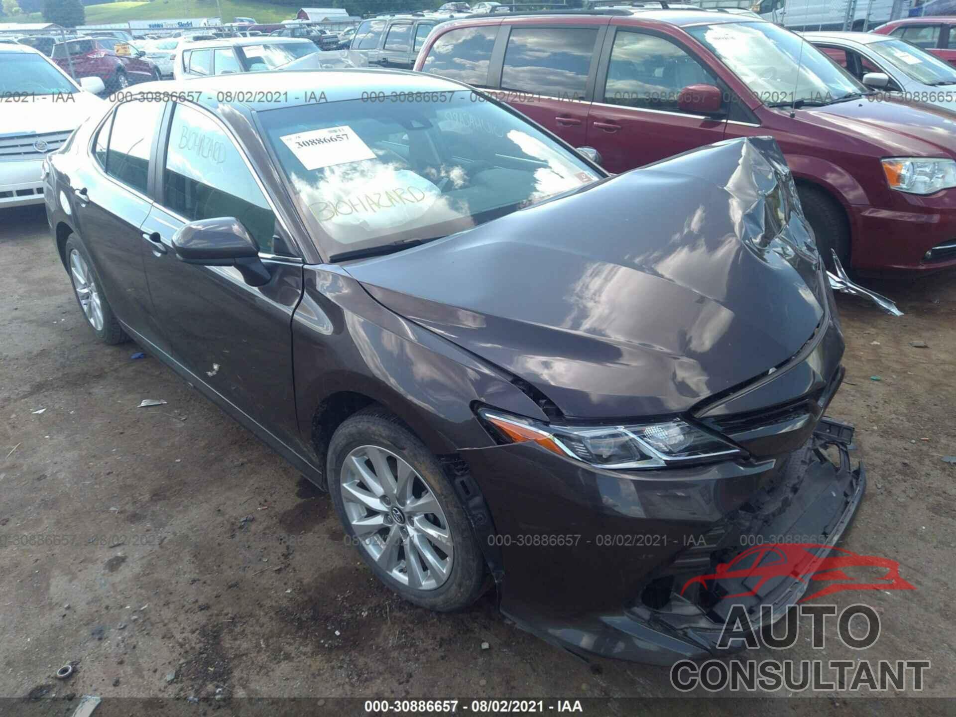 TOYOTA CAMRY 2018 - 4T1B11HK3JU504162