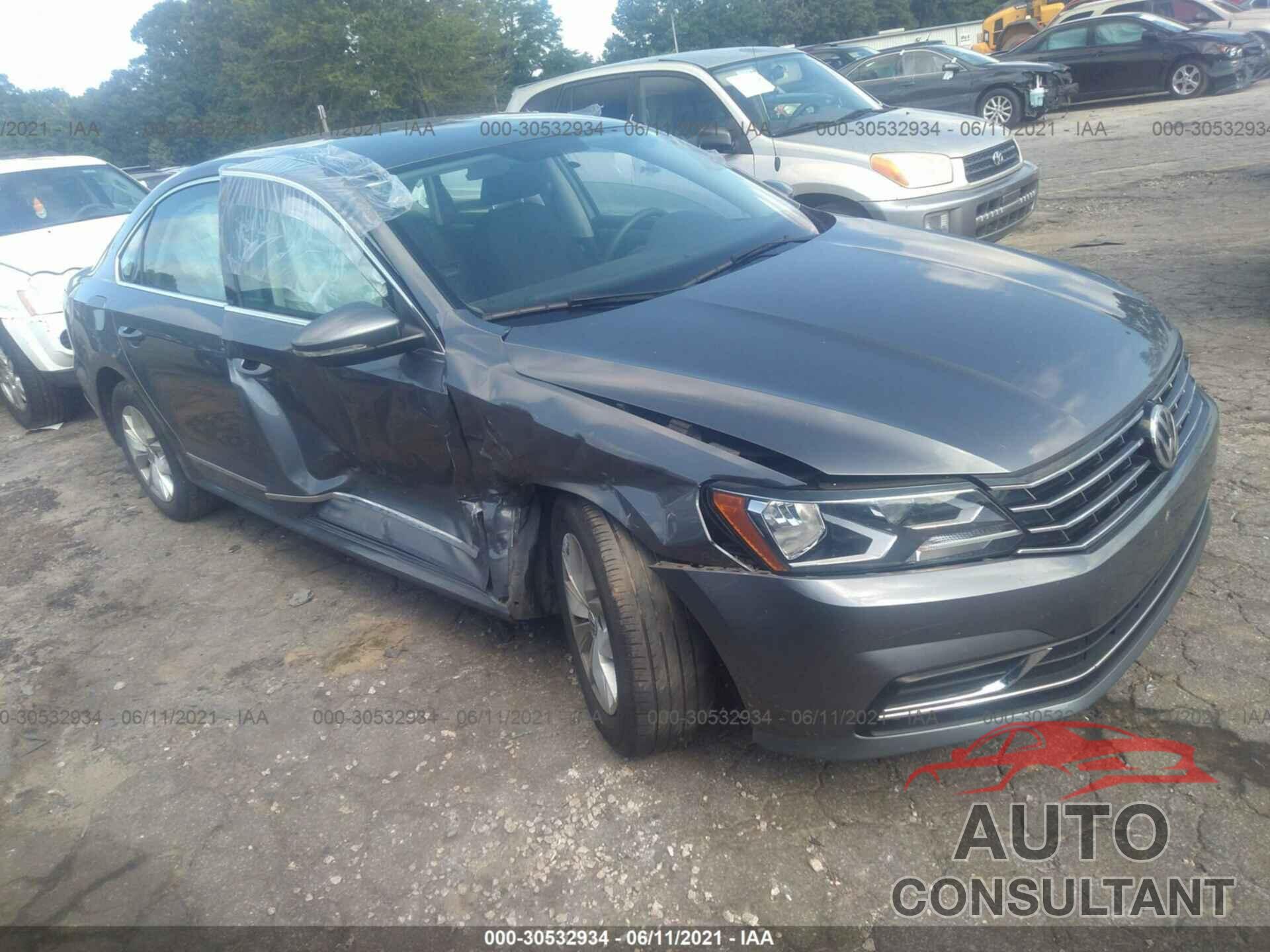 VOLKSWAGEN PASSAT 2017 - 1VWAT7A30HC027381