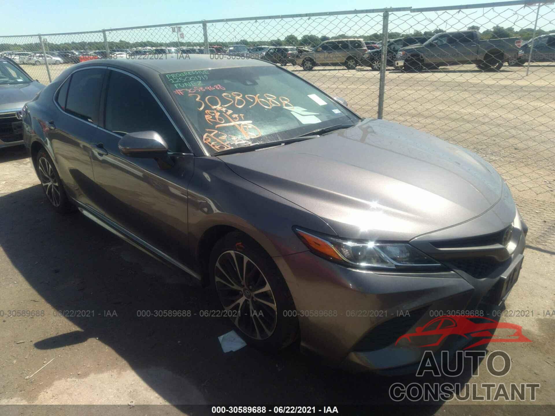 TOYOTA CAMRY 2018 - 4T1B11HK3JU044825