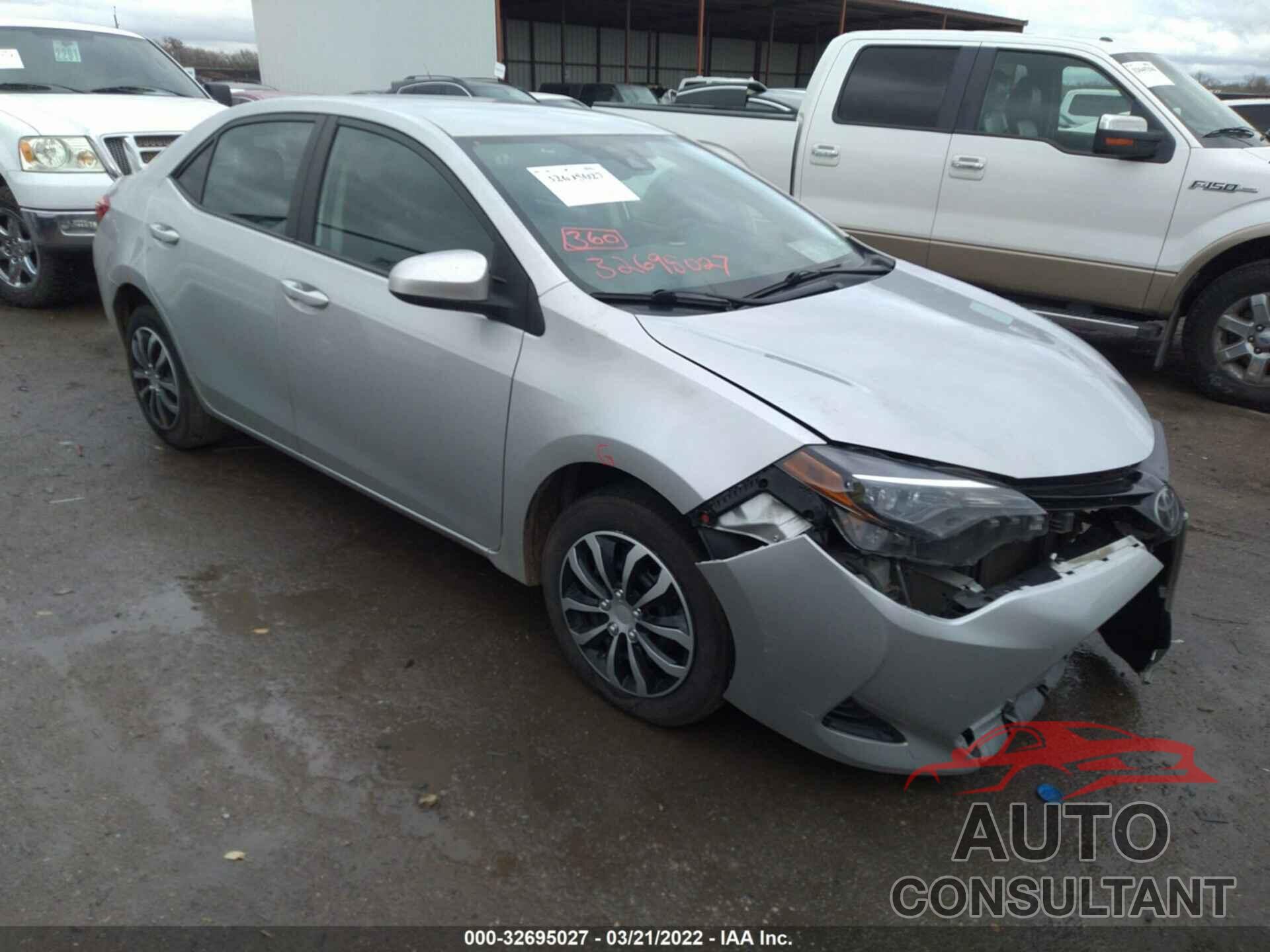 TOYOTA COROLLA 2018 - 5YFBURHEXJP828940