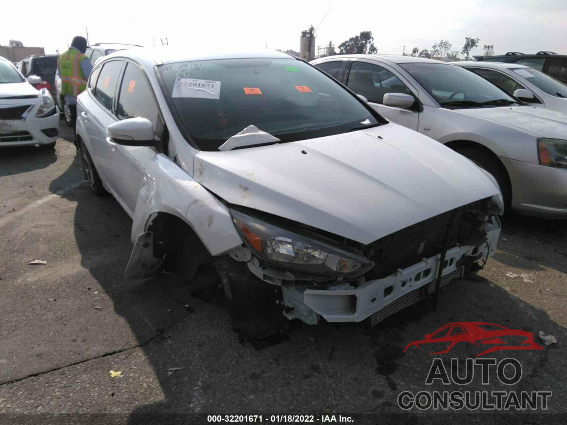 FORD FOCUS 2018 - 1FADP3L96JL332071