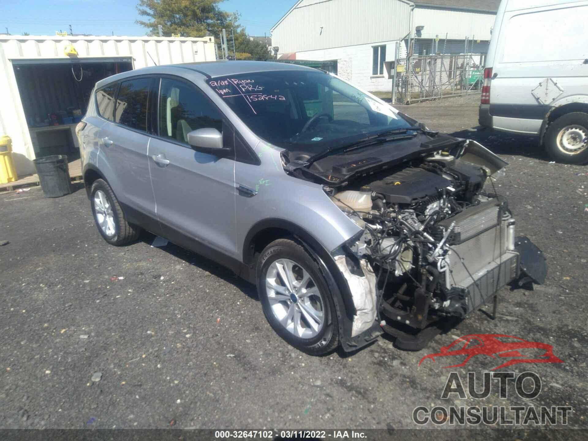 FORD ESCAPE 2017 - 1FMCU0GD1HUC58571