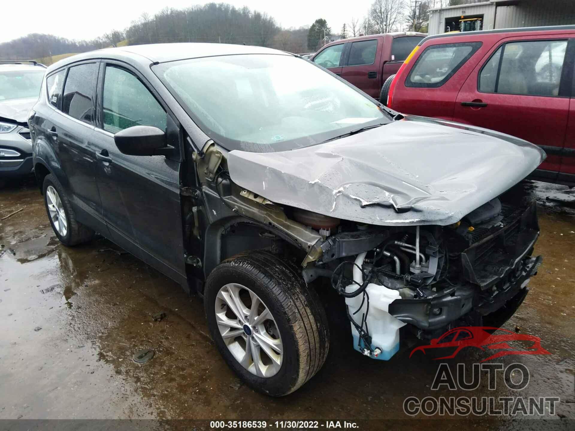 FORD ESCAPE 2017 - 1FMCU9GD4HUD71886