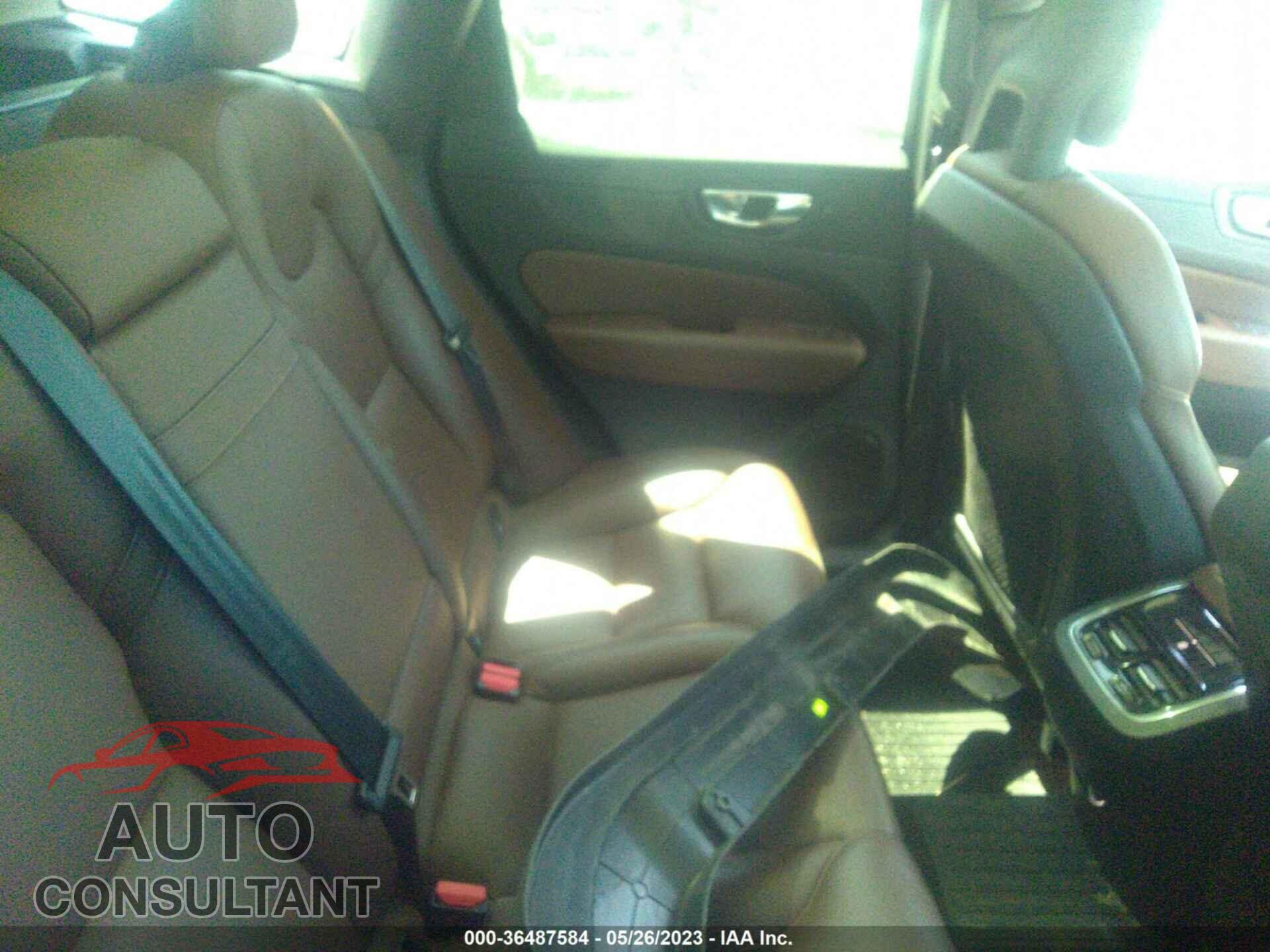 VOLVO XC60 2018 - LYV102RLXJB069070