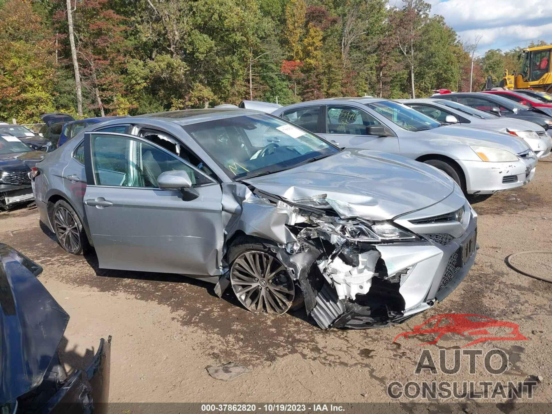 TOYOTA CAMRY 2018 - 4T1B11HK3JU102318