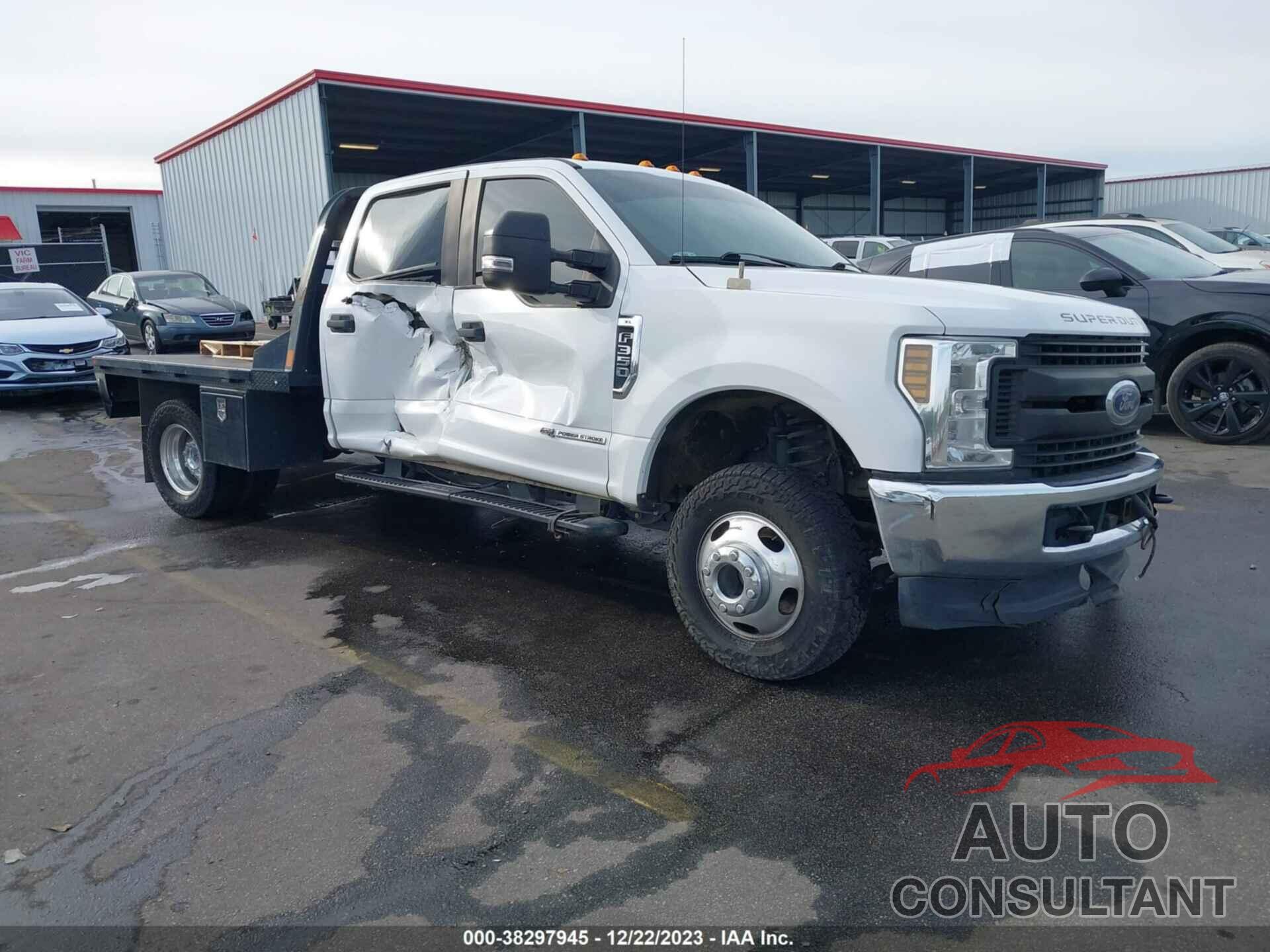 FORD F-350 CHASSIS 2019 - 1FD8W3HT5KEF50409