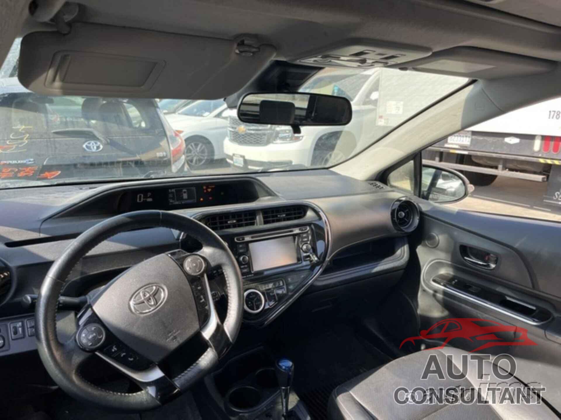 TOYOTA PRIUS C 2018 - JTDKDTB32J1606224