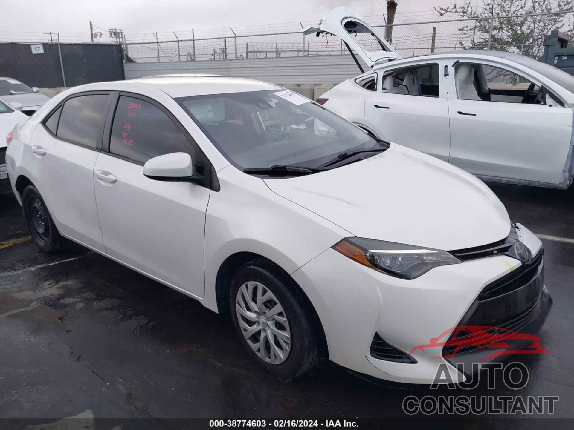 TOYOTA COROLLA 2018 - 5YFBURHE1JP759443