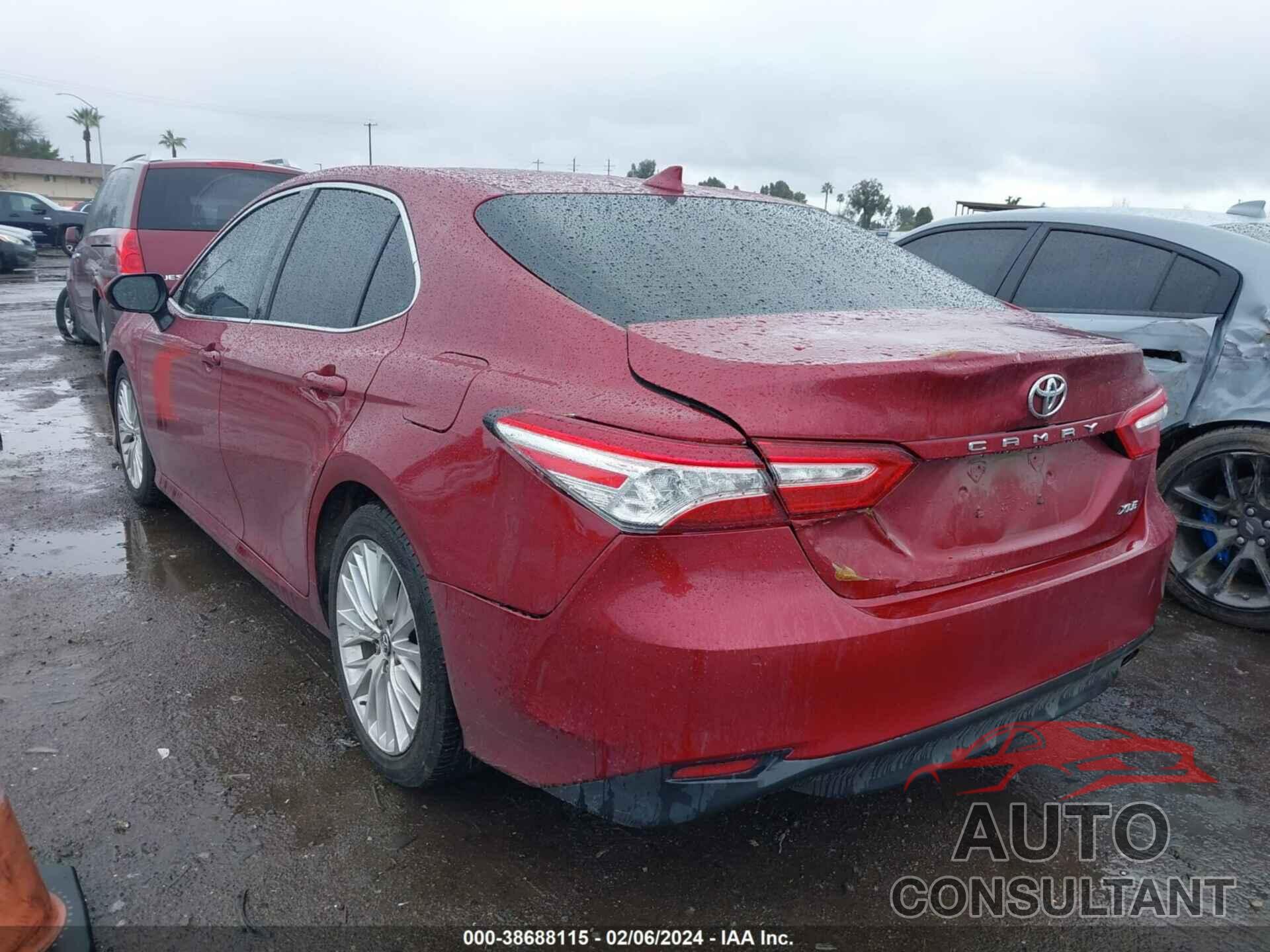 TOYOTA CAMRY 2018 - 4T1B11HK0JU504586