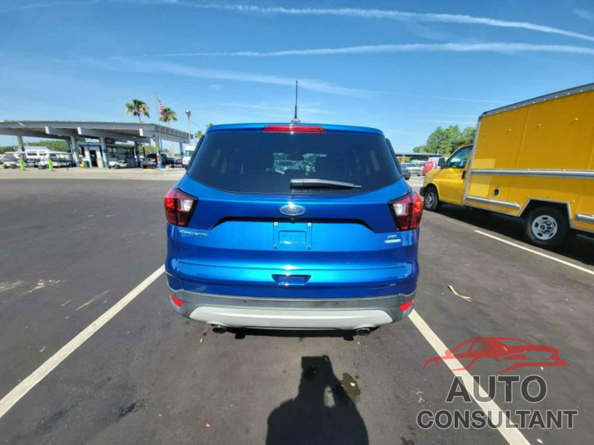 FORD ESCAPE 2019 - 1FMCU0GD5KUA36817