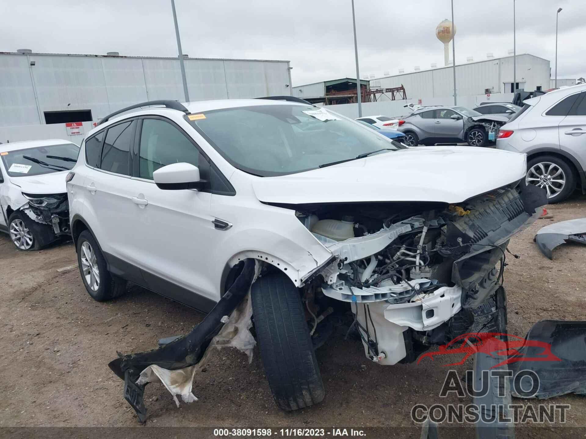 FORD ESCAPE 2018 - 1FMCU0GD5JUC11579