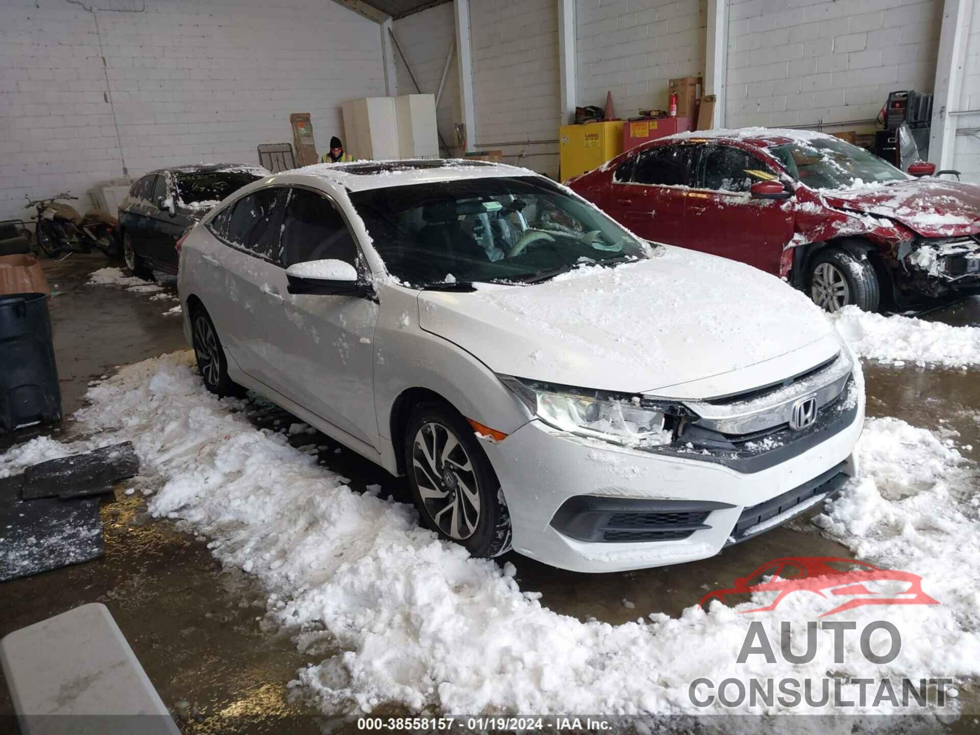 HONDA CIVIC 2018 - 2HGFC2F78JH528434