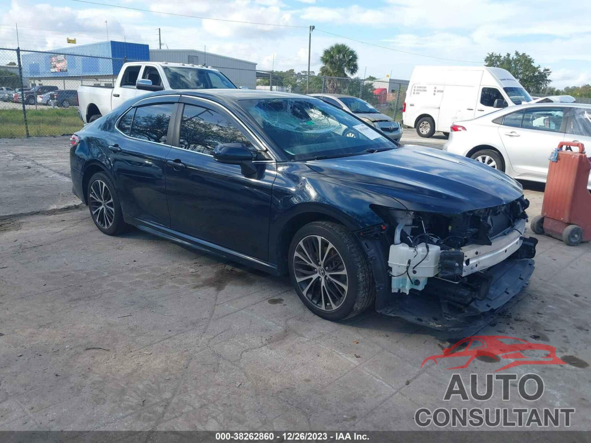 TOYOTA CAMRY 2018 - 4T1B11HK7JU580774