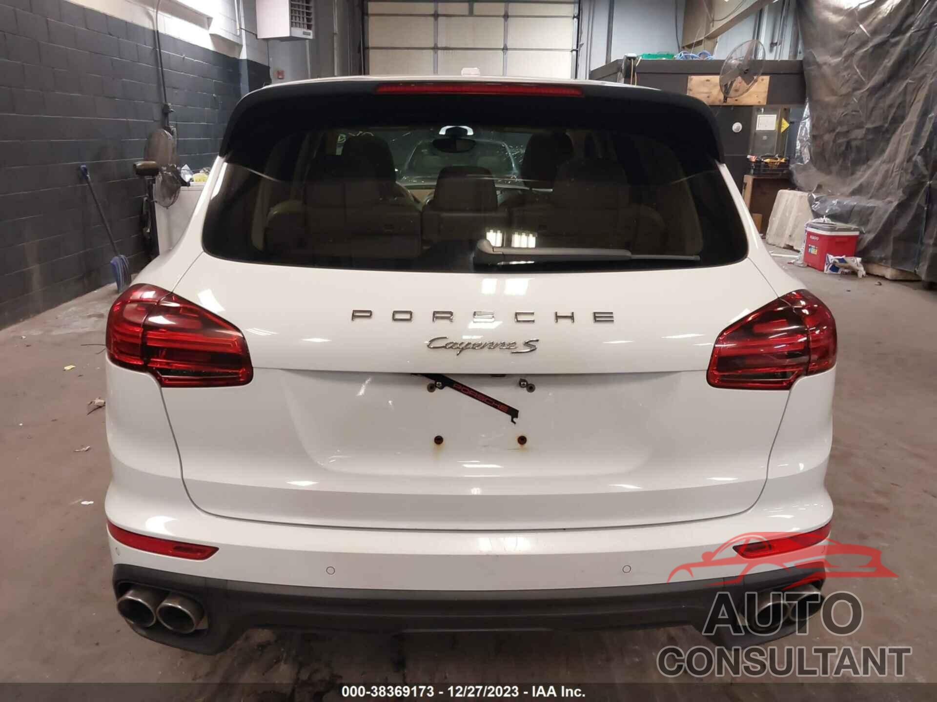 PORSCHE CAYENNE 2016 - WP1AB2A28GLA92136